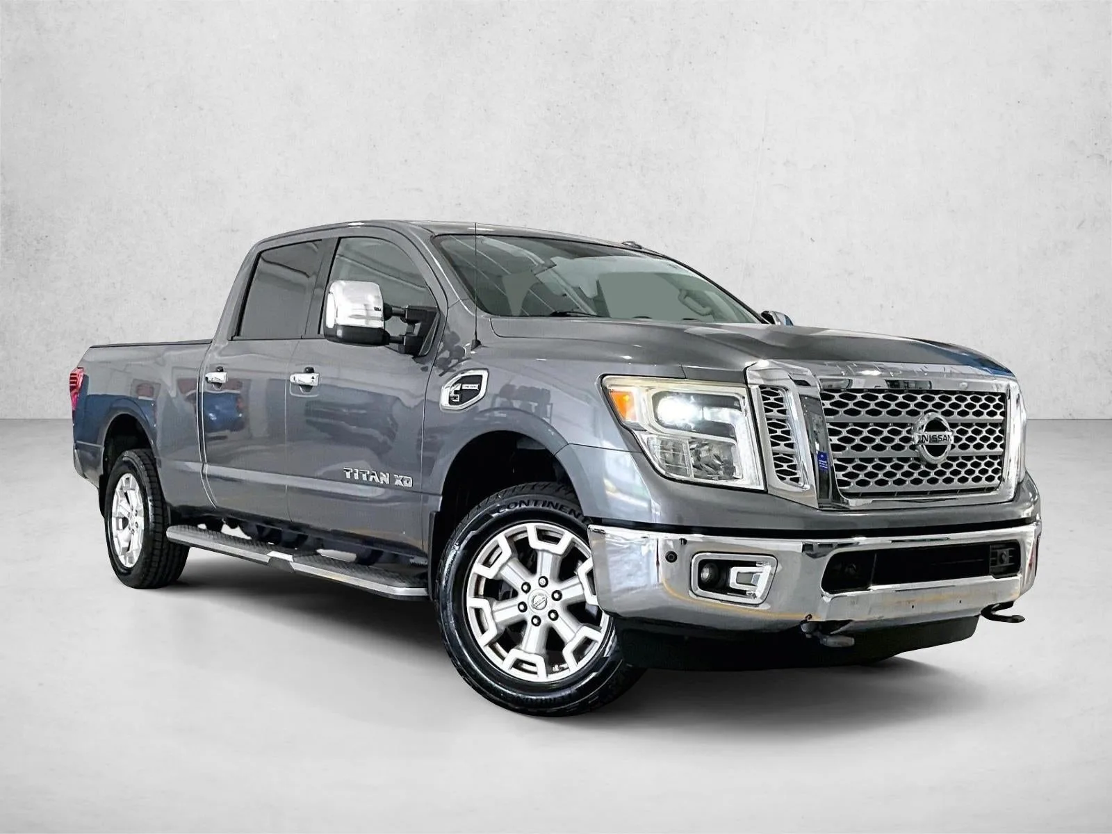 2016 Nissan TITAN XD SL Diesel photo 12