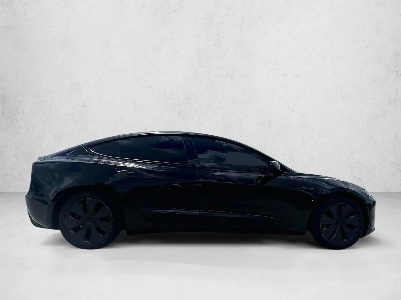 2025 Tesla Model 3 Long Range photo 5