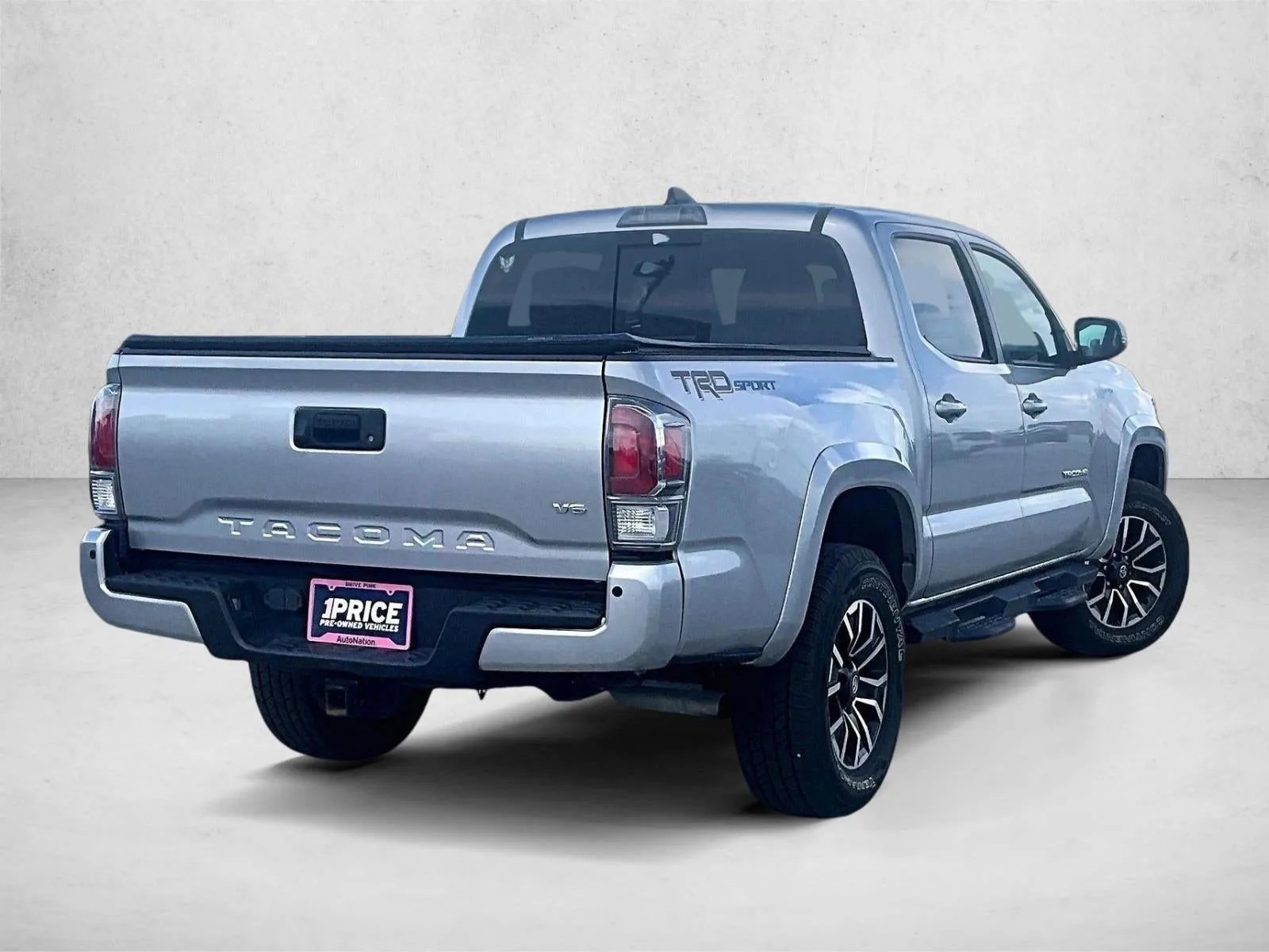 2022 Toyota Tacoma TRD Sport photo 2