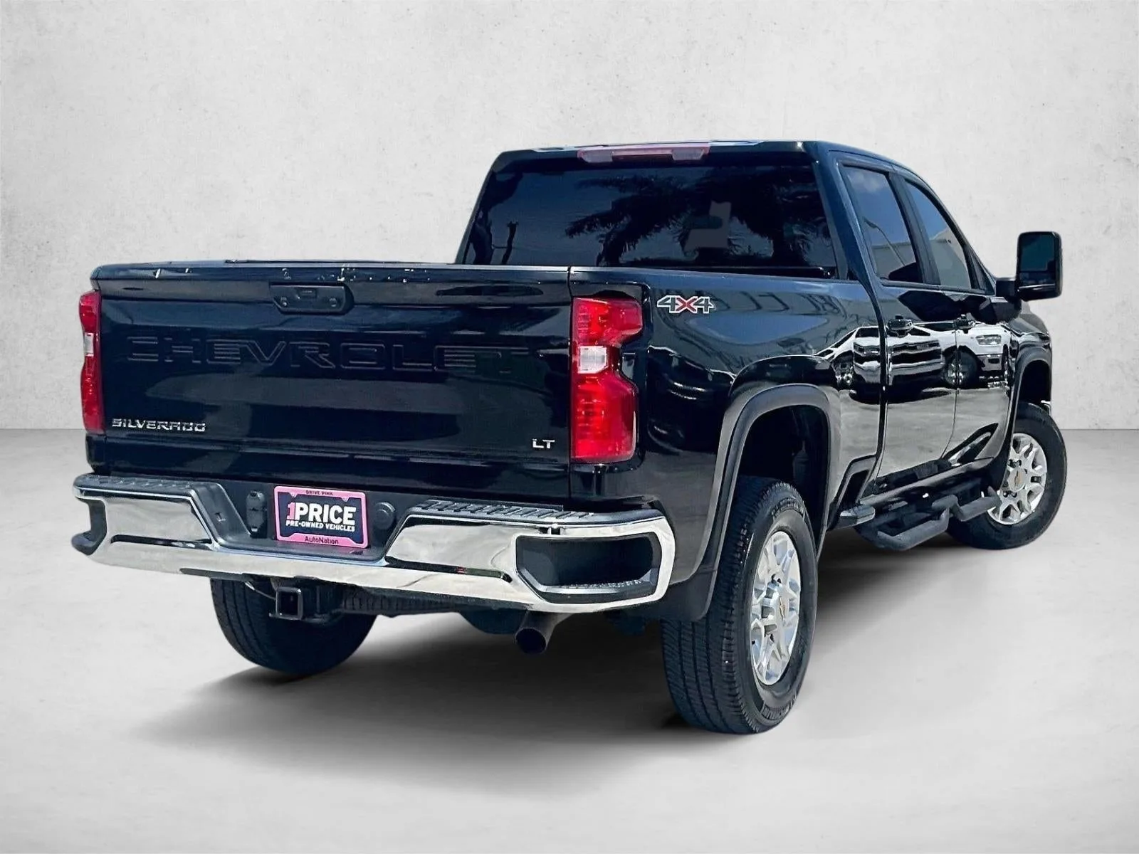 2024 Chevrolet Silverado 2500 HD LT photo 2