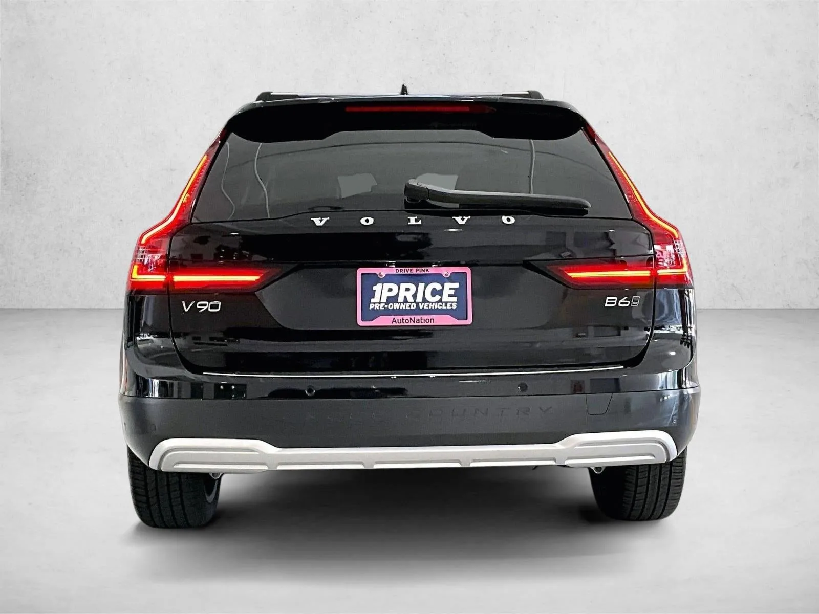 2025 Volvo V90 Cross Country Plus, B6 AWD Gas (mild hybrid) photo 4
