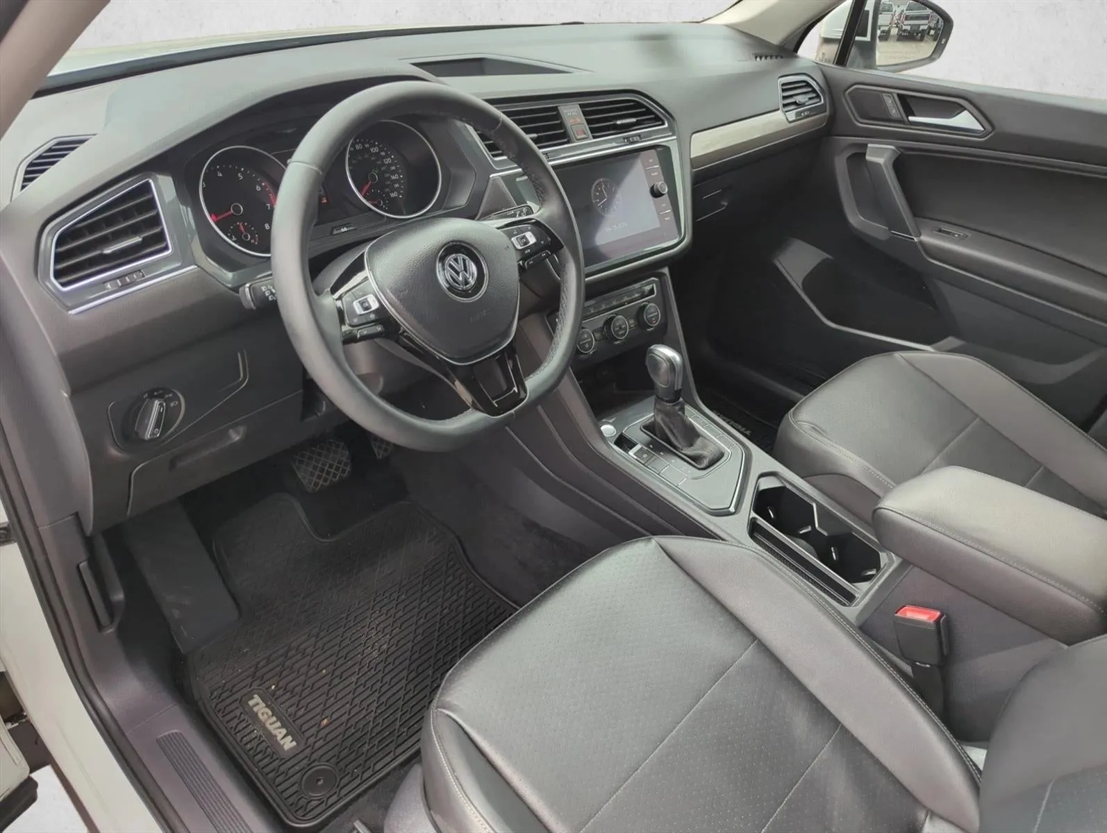 2020 Volkswagen Tiguan 2.0T SE FWD photo 8