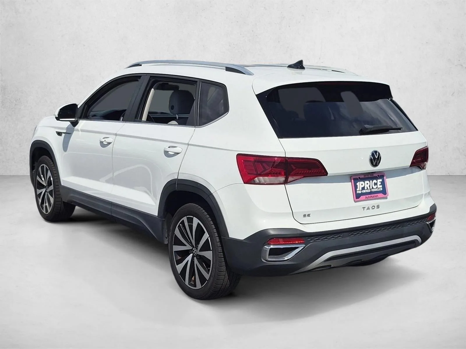 2023 Volkswagen Taos SE photo 8