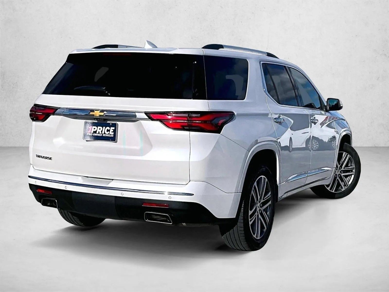 2022 Chevrolet Traverse High Country photo 2