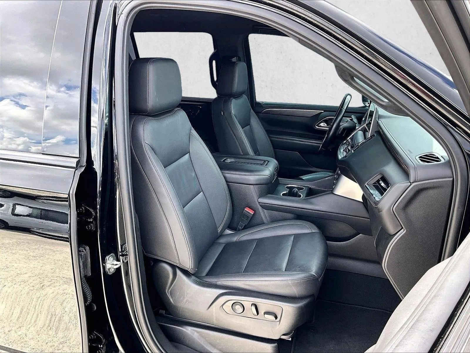 2023 Chevrolet Tahoe LT photo 9