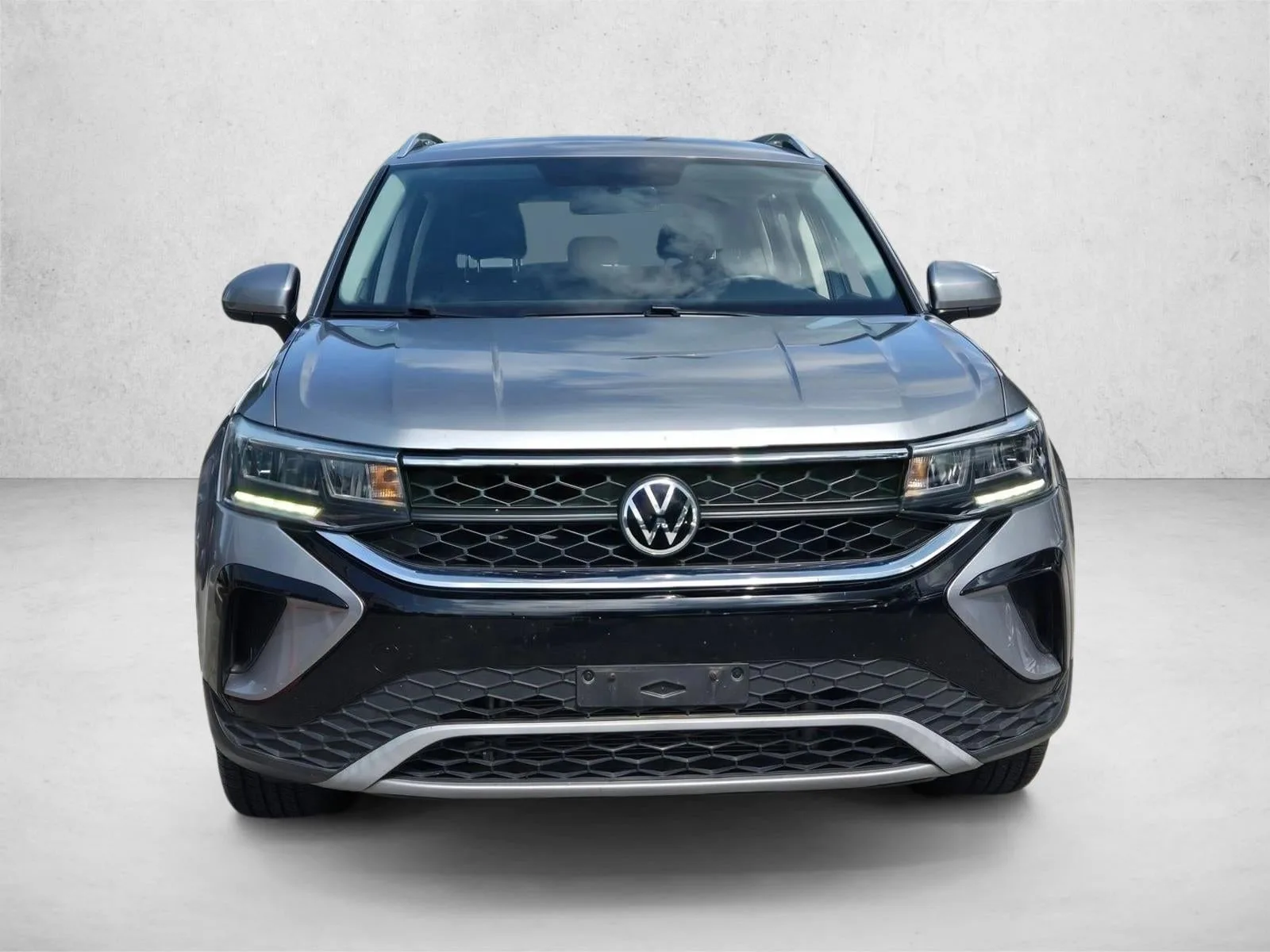 2022 Volkswagen Taos SE FWD photo 2