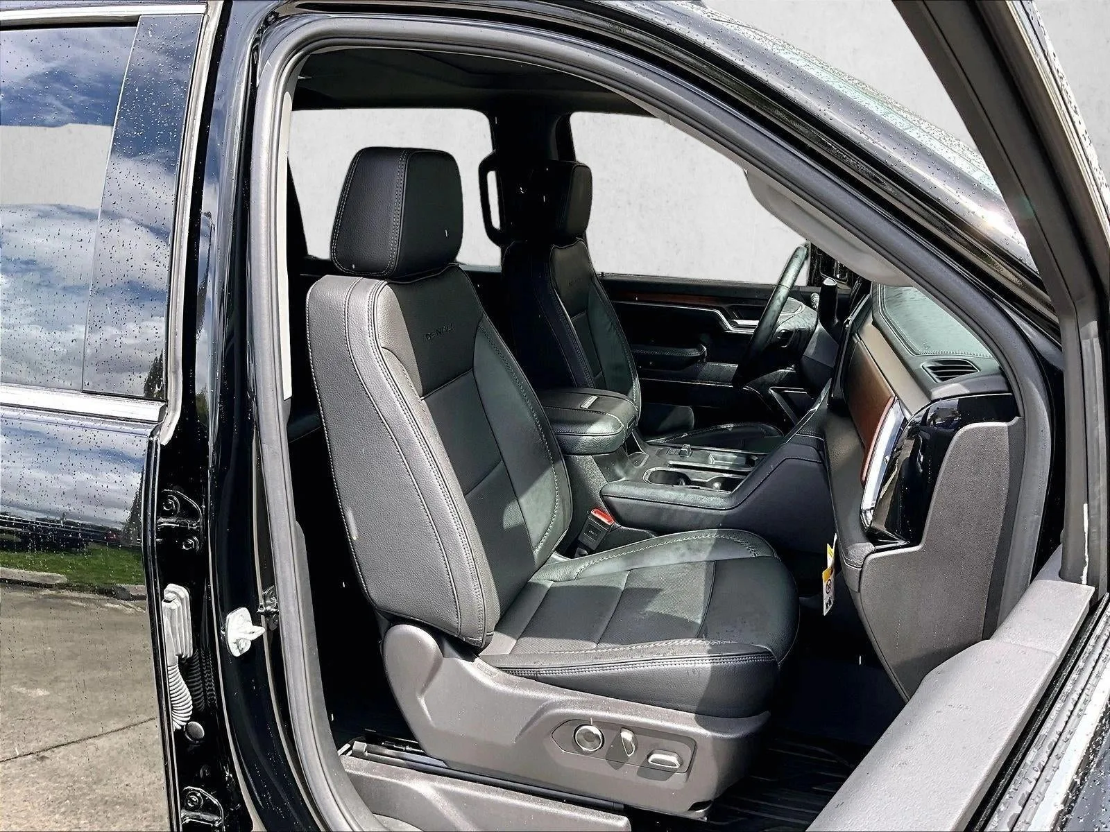 2025 GMC Sierra 2500 HD Denali photo 9
