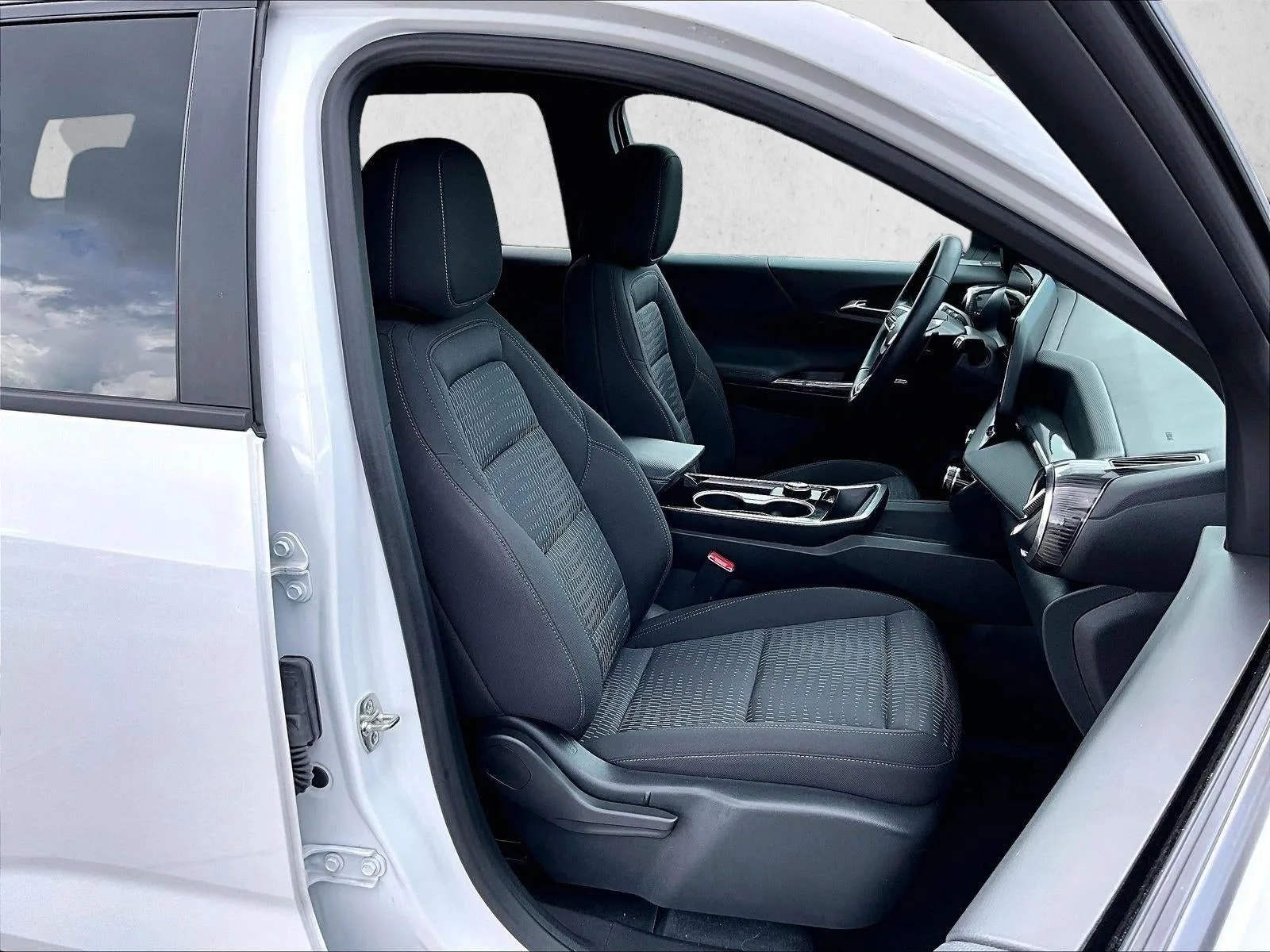 2026 Chevrolet Equinox LT photo 9