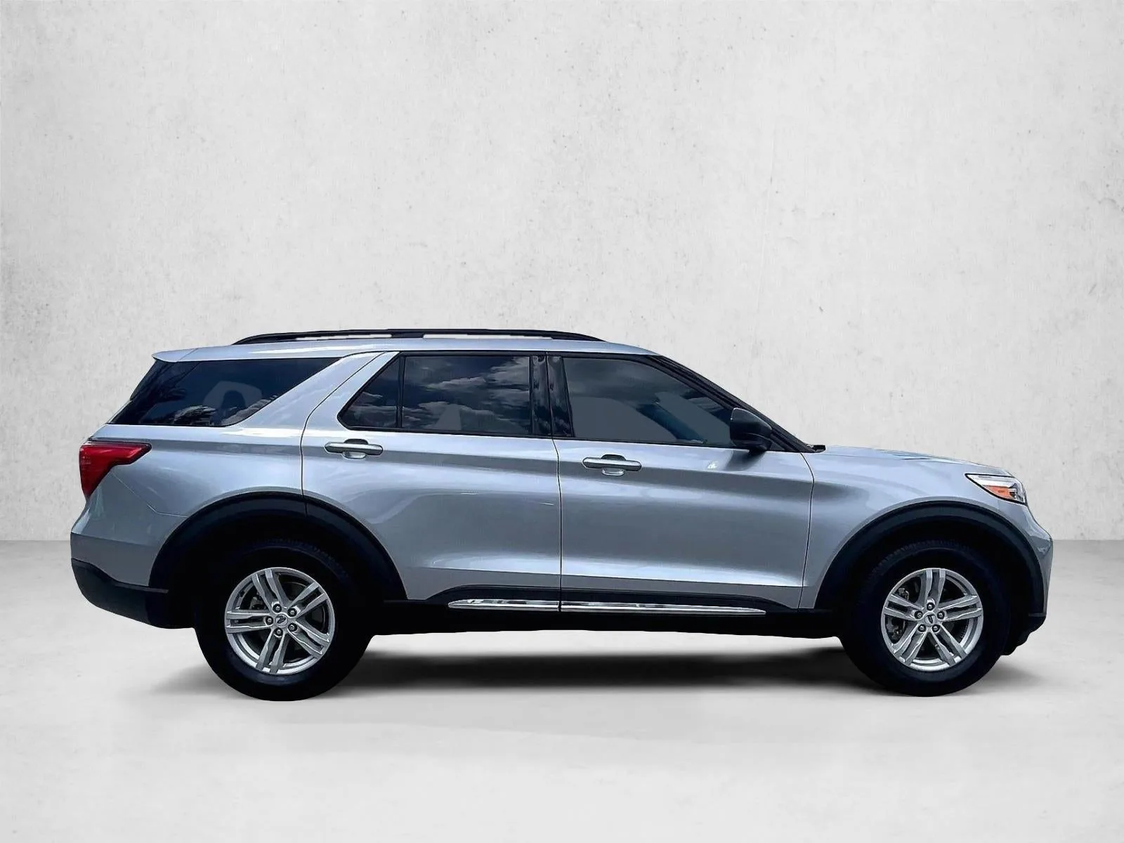 2023 Ford Explorer XLT photo 5