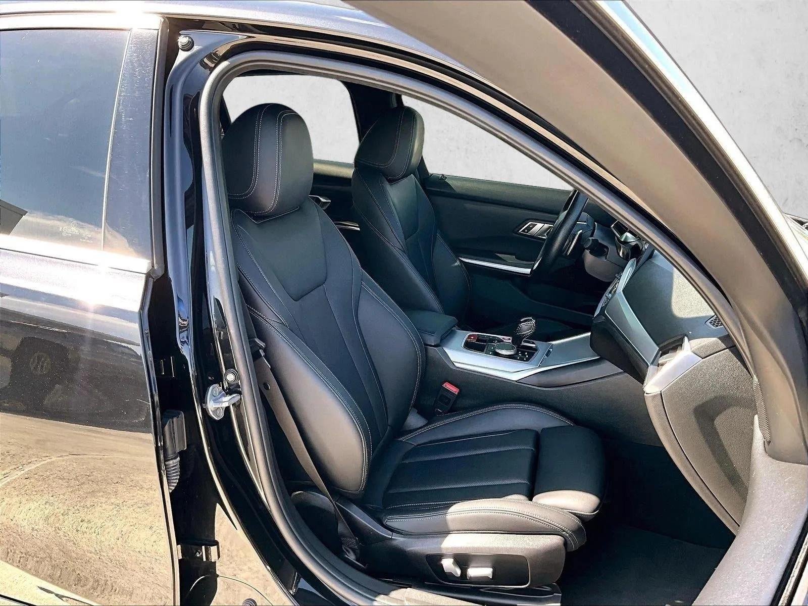 2022 BMW 330e 330e photo 9