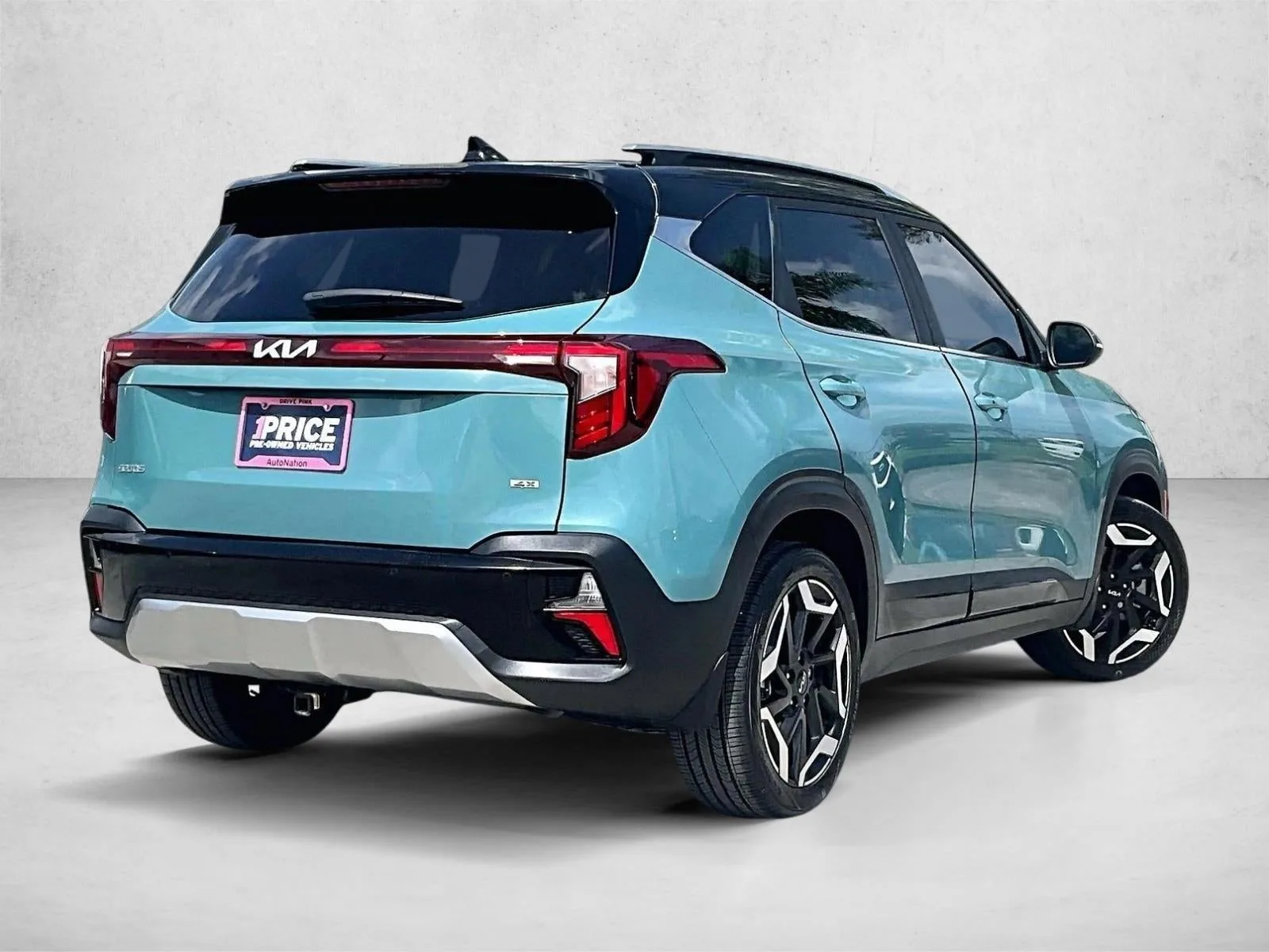 2025 Kia Seltos SX photo 2