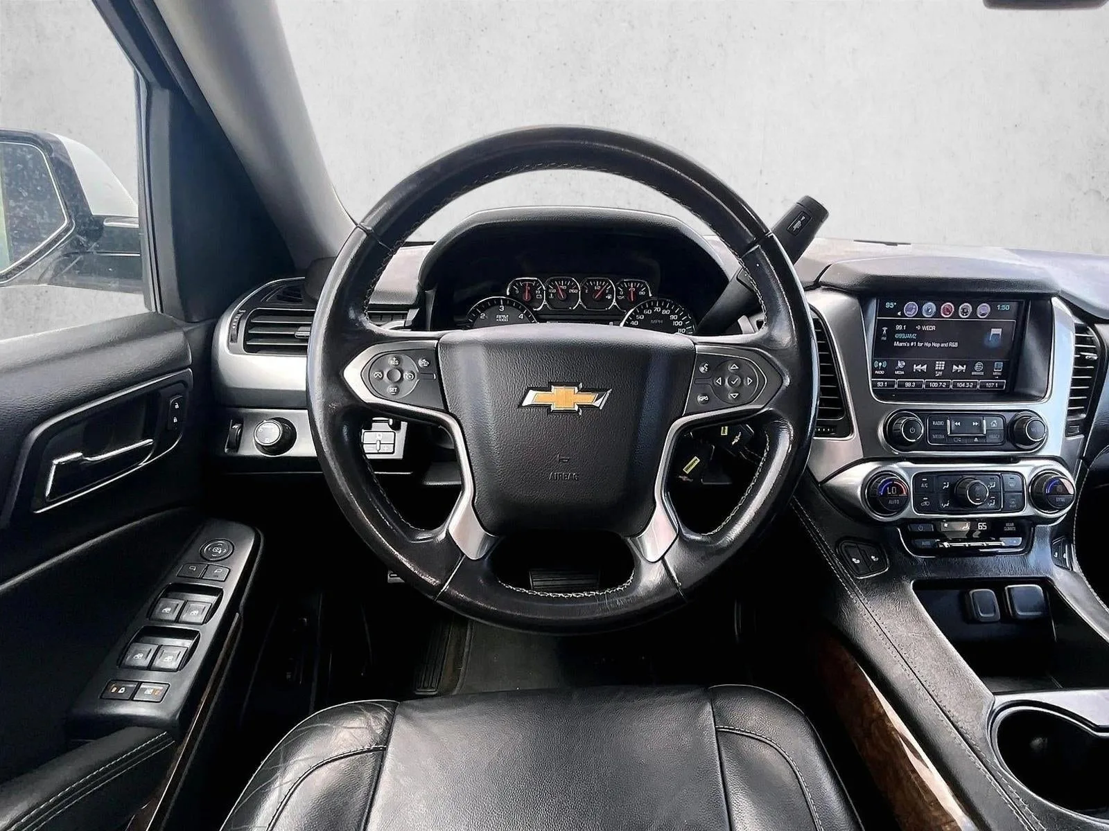 2018 Chevrolet Suburban LT photo 7