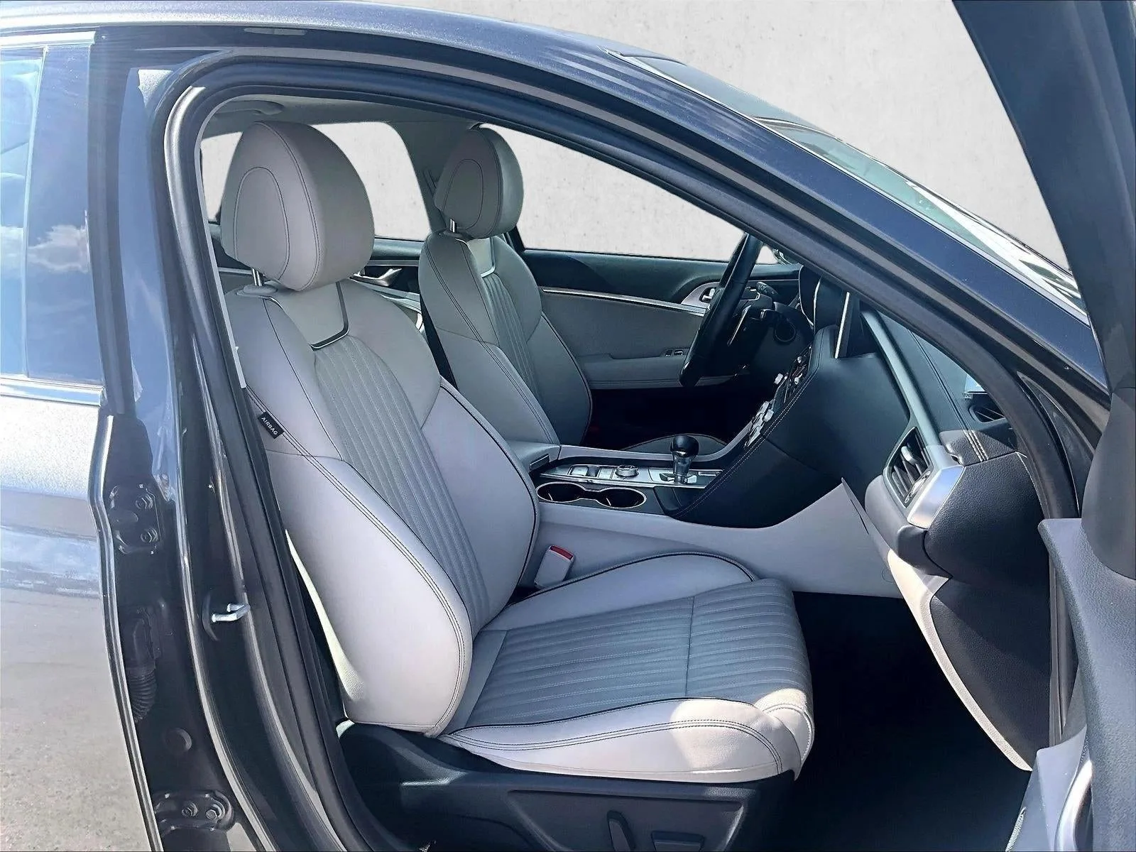 2020 Genesis G70 2.0T RWD photo 9