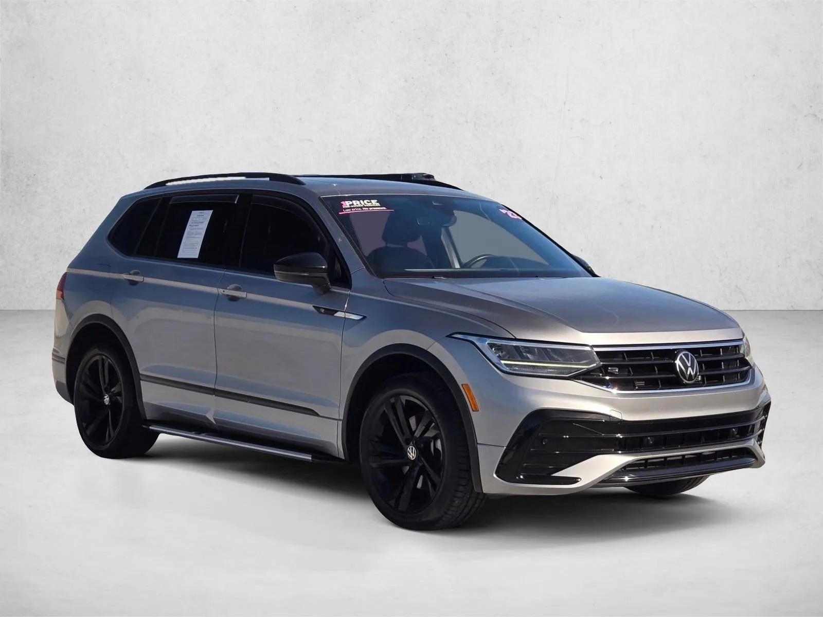 2023 Volkswagen Tiguan 2.0T SE R-Line Black FWD photo 3
