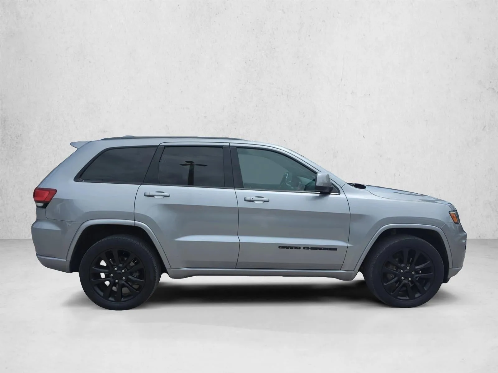 2020 Jeep Grand Cherokee Altitude 4x2 photo 4