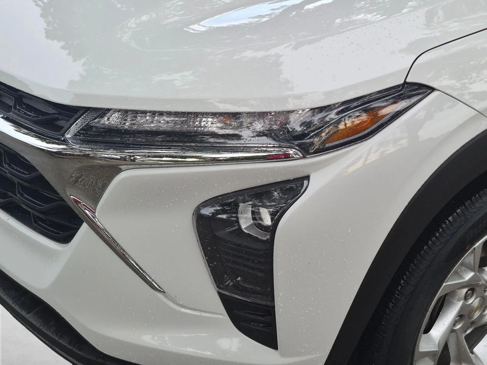 2025 Chevrolet Trax LS photo 7