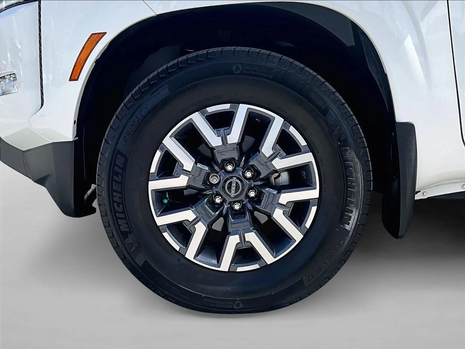 2024 Nissan Frontier Crew Cab SL 4x2 photo 10