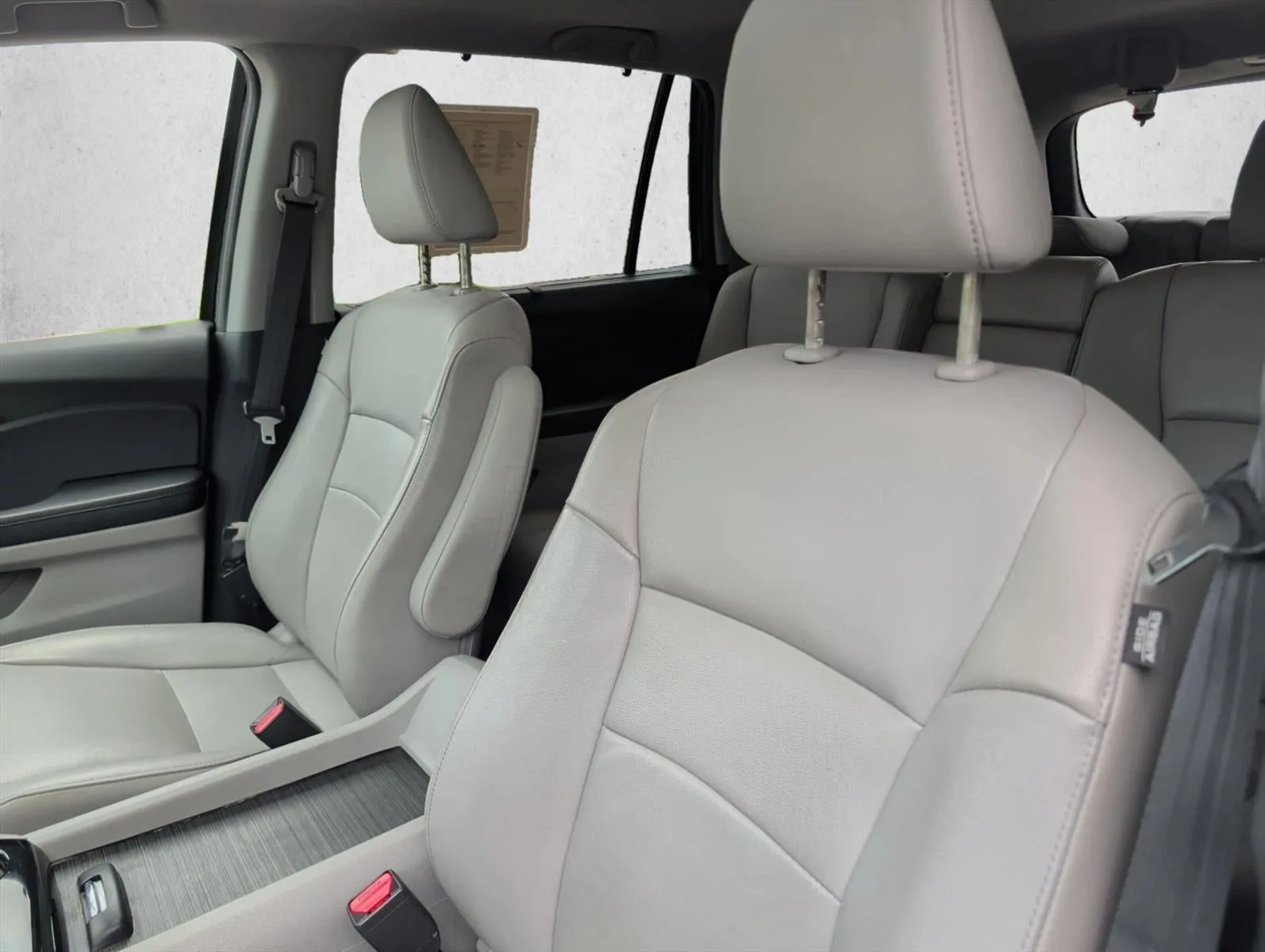 2016 Honda Pilot AWD Touring with DVD Rear Entertainment System and Navigation photo 10