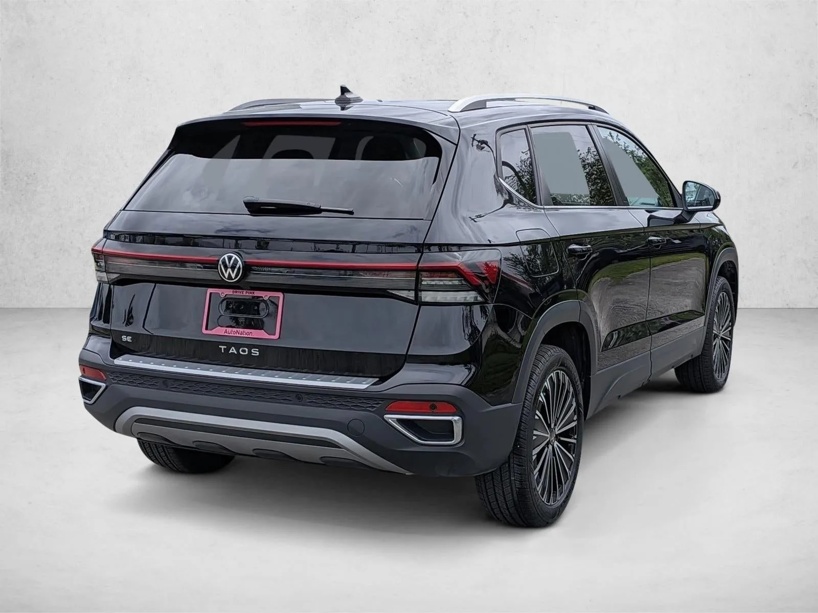 2025 Volkswagen Taos SE FWD photo 5