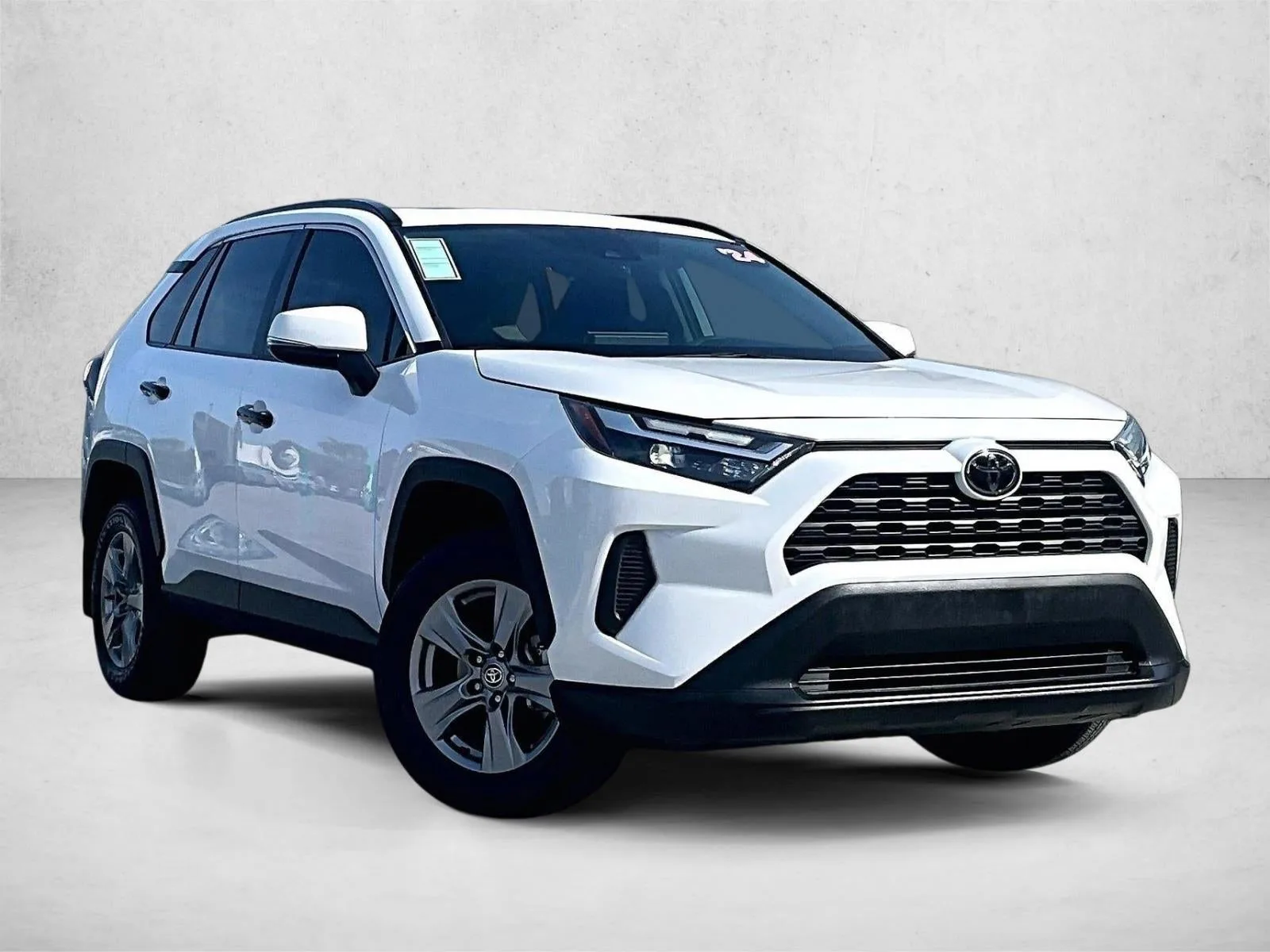 2024 Toyota RAV4 XLE photo 12