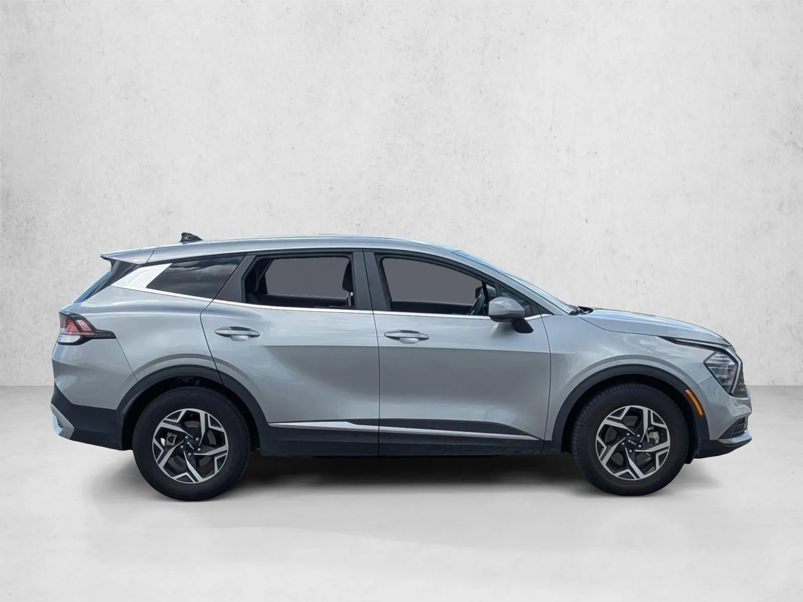 2024 Kia Sportage LX photo 4