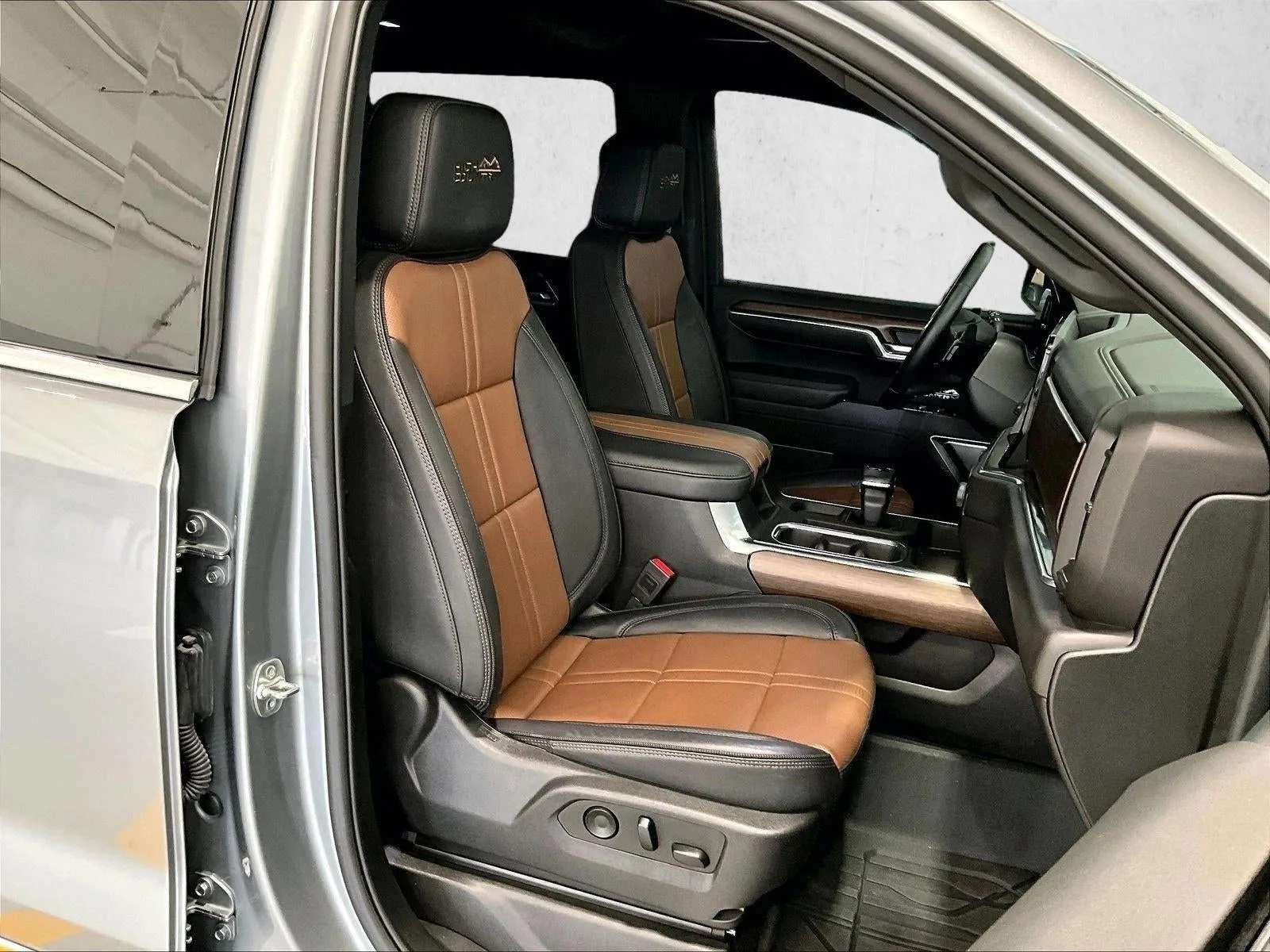 2025 Chevrolet Silverado 1500 High Country photo 9