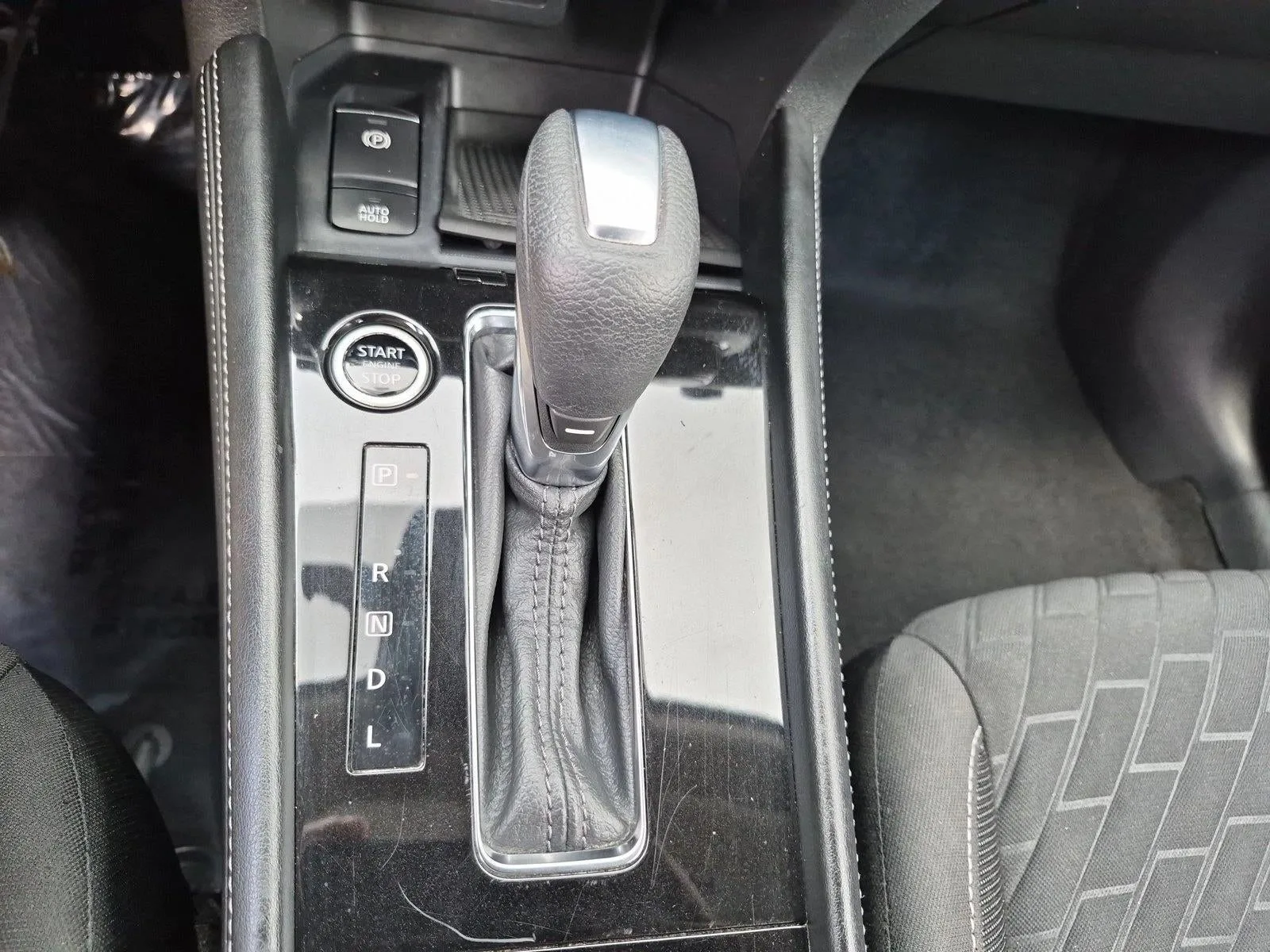 2021 Nissan Kicks SV FWD photo 12
