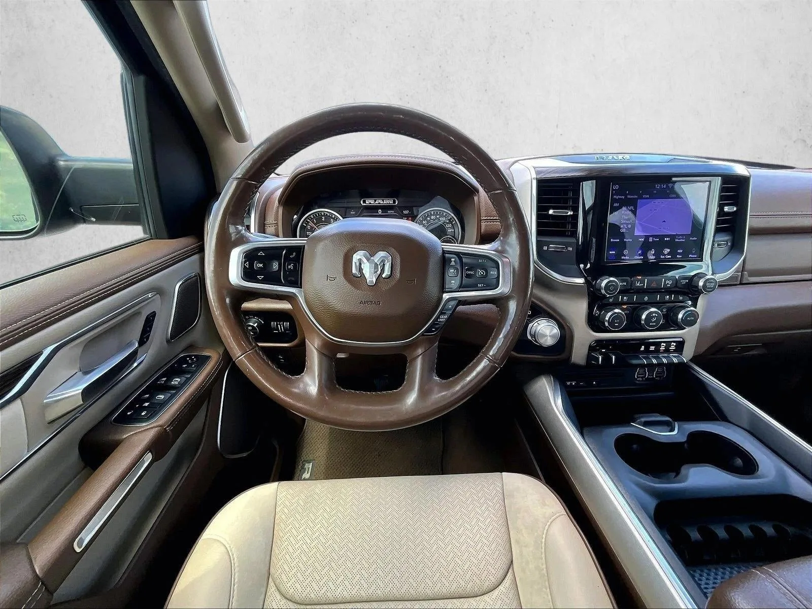 2019 RAM 1500 Laramie Crew Cab 4x2 5'7" Box photo 7