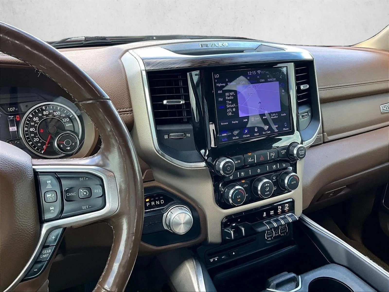 2019 RAM 1500 Laramie Crew Cab 4x2 5'7" Box photo 8