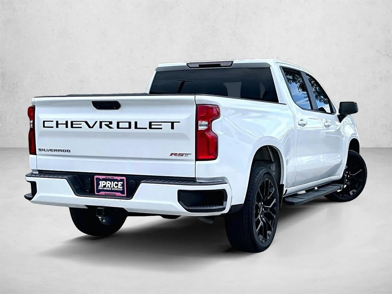 2024 Chevrolet Silverado 1500 RST photo 2
