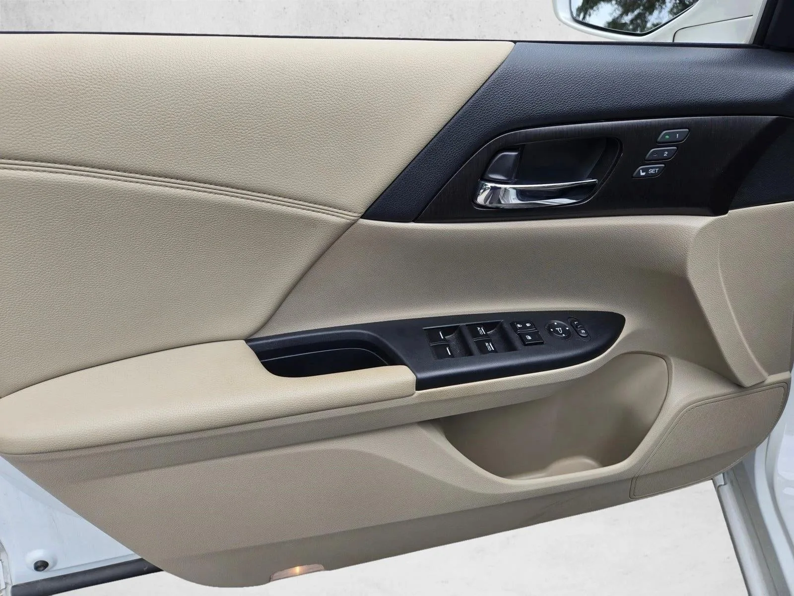 2014 Honda Accord Sedan EX-L V6 Automatic with Navigation photo 9