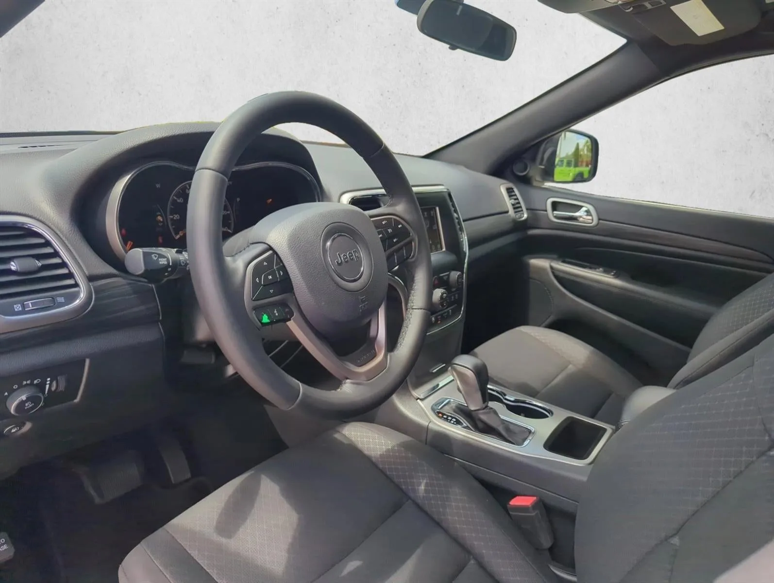 2019 Jeep Grand Cherokee Laredo 4x2 photo 9