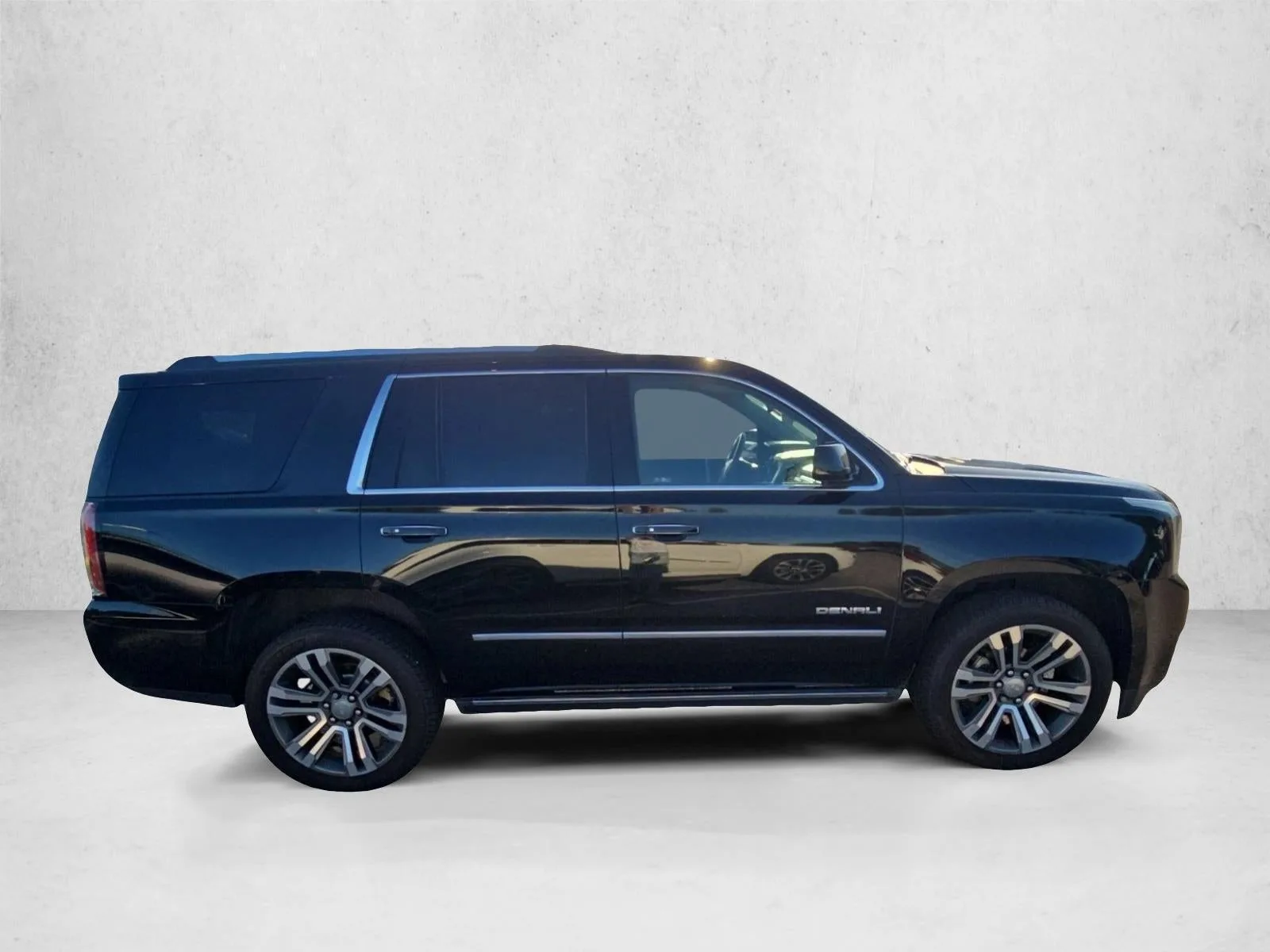 2017 GMC Yukon 2WD 4dr Denali photo 4