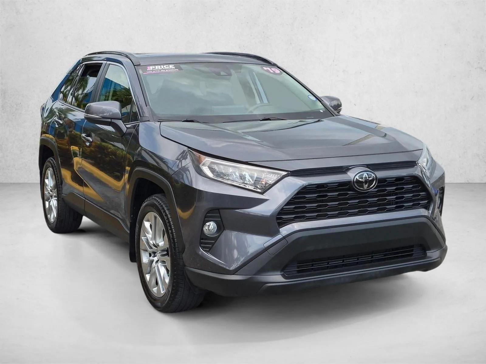 2019 Toyota RAV4 XLE Premium FWD (Natl) photo 3