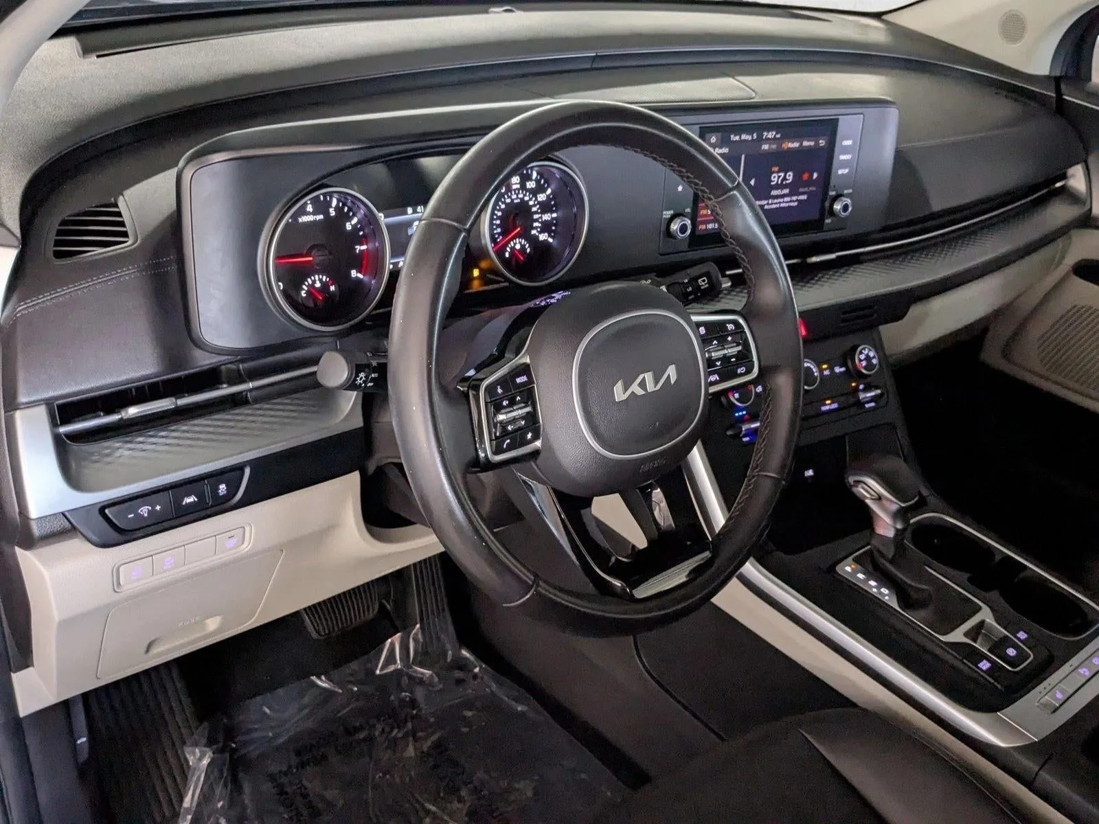 2023 Kia Carnival MPV LX Seat Package photo 10