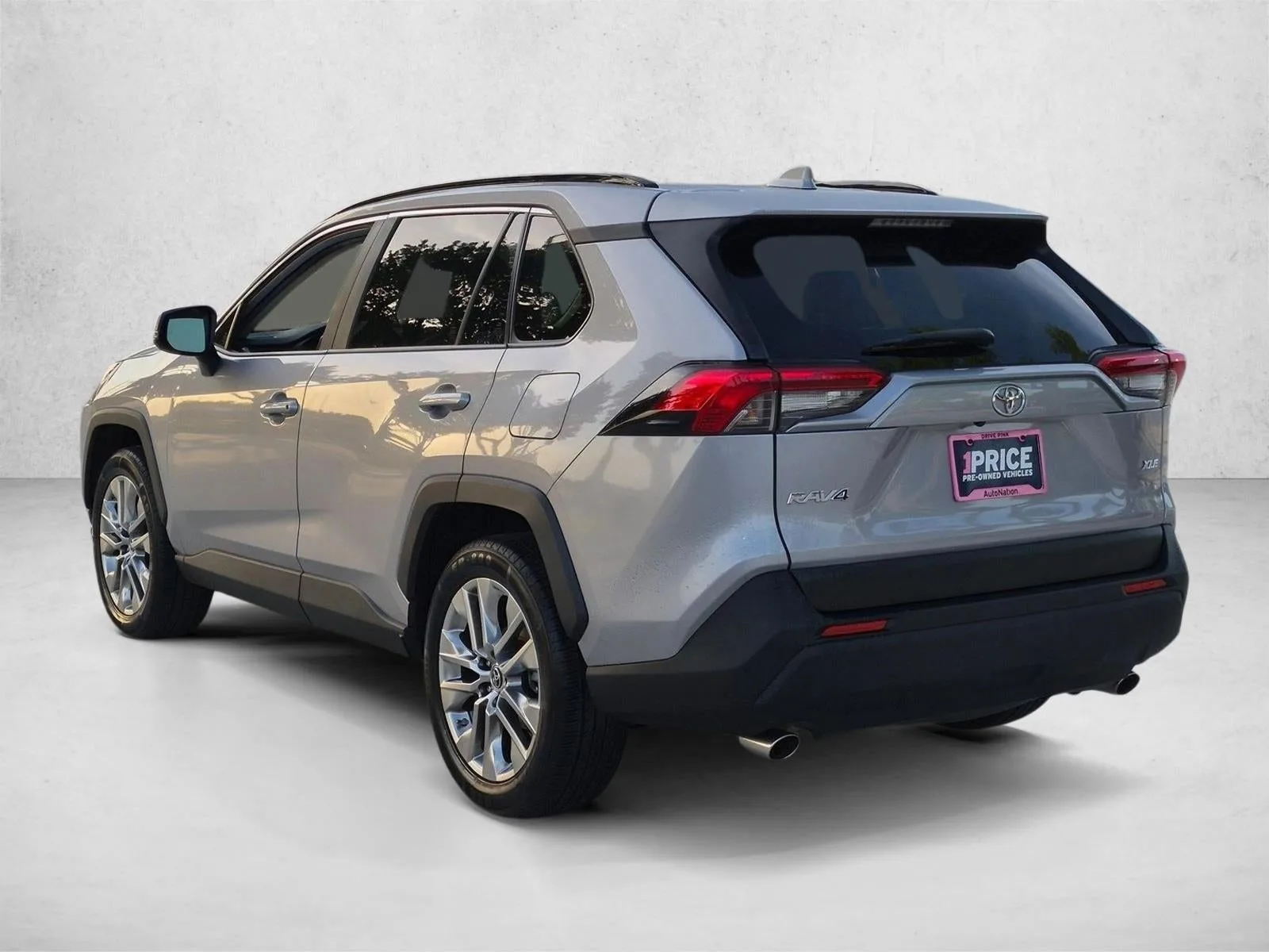 2019 Toyota RAV4 XLE Premium FWD (Natl) photo 7