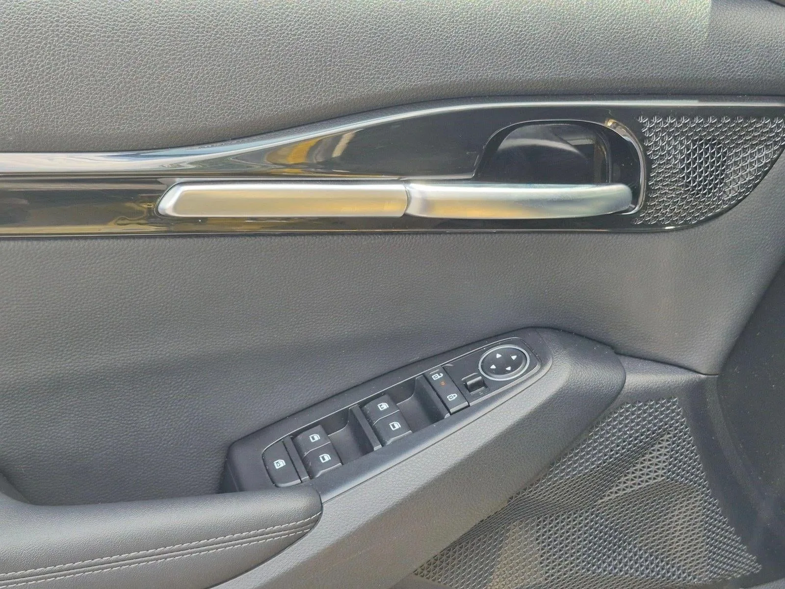 2024 Kia Seltos S IVT FWD photo 2