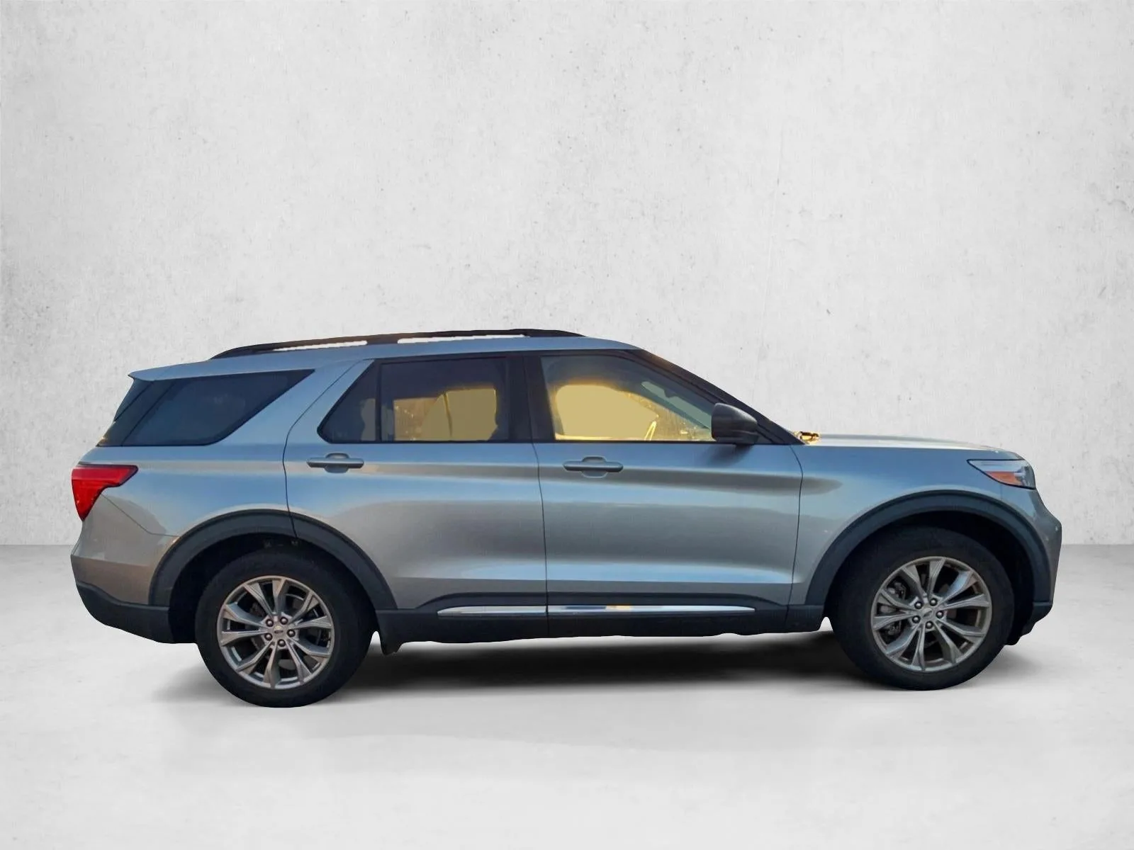 2023 Ford Explorer XLT RWD photo 4
