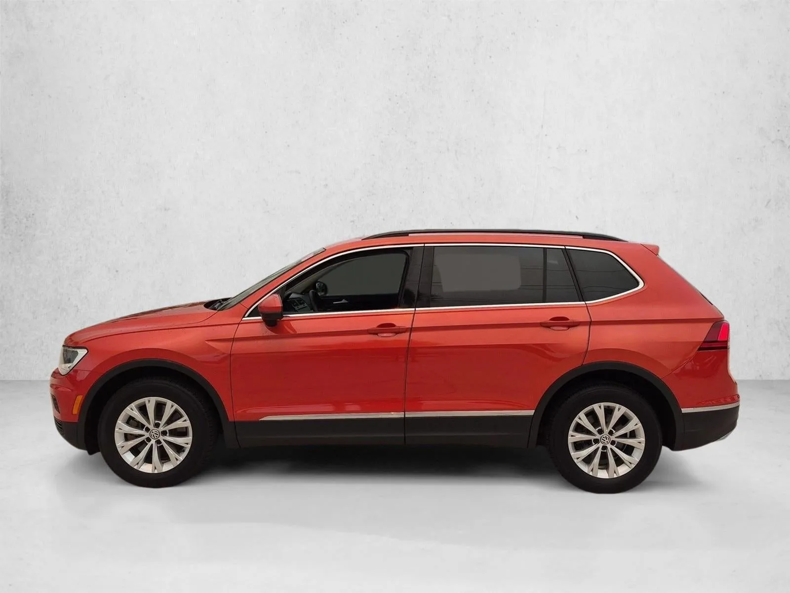 2018 Volkswagen Tiguan 2.0T SE FWD photo 9