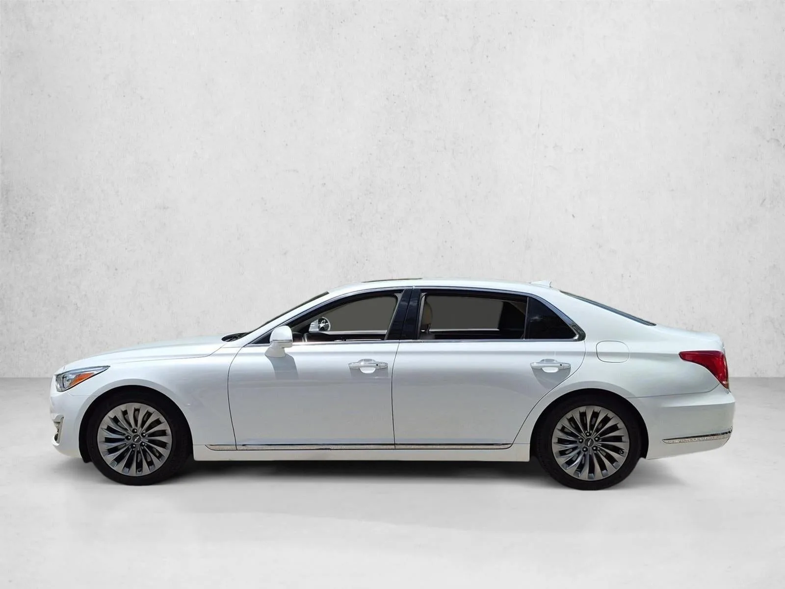 2017 Genesis G90 3.3T Premium RWD photo 9