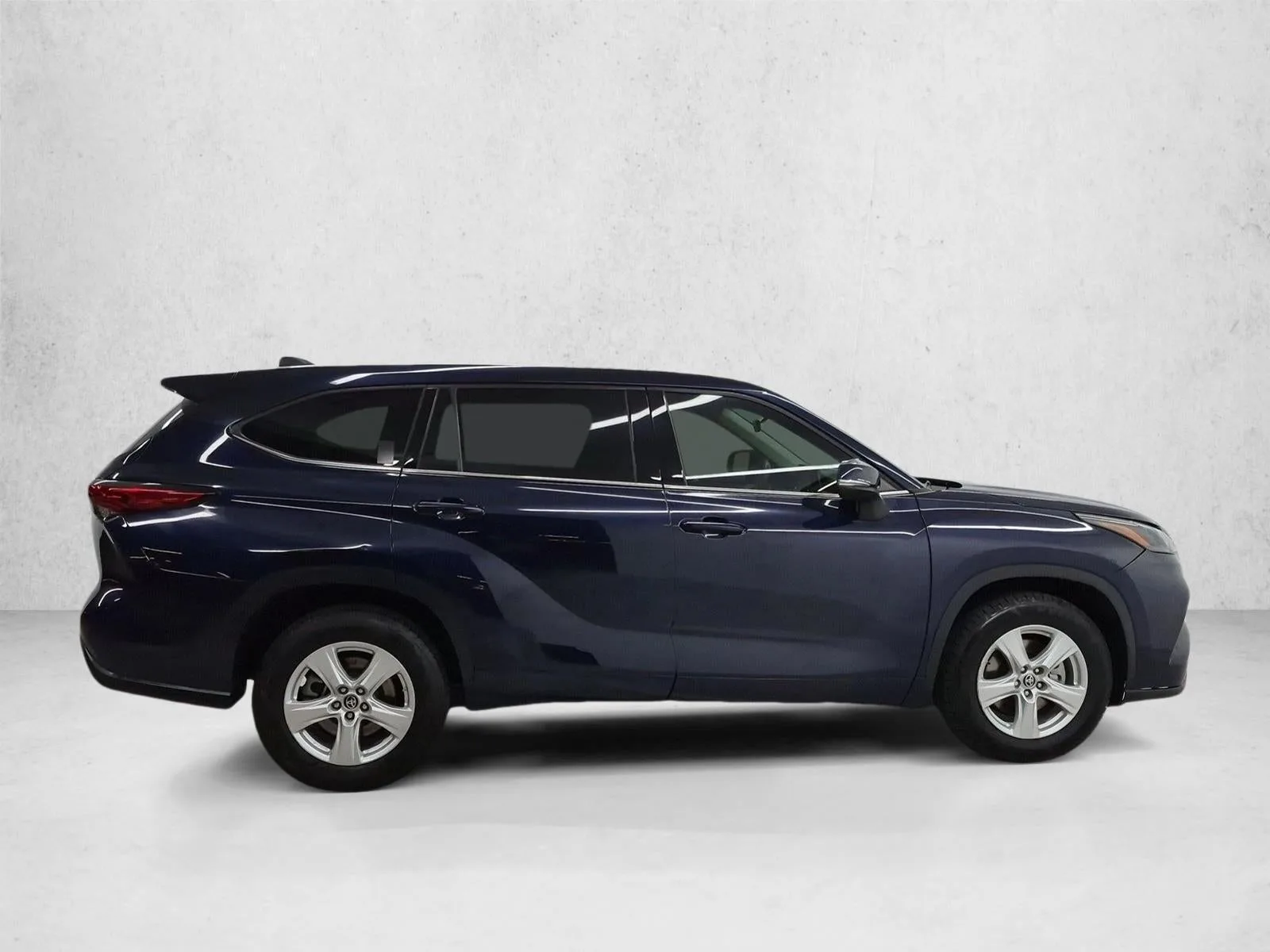 2022 Toyota Highlander L photo 4