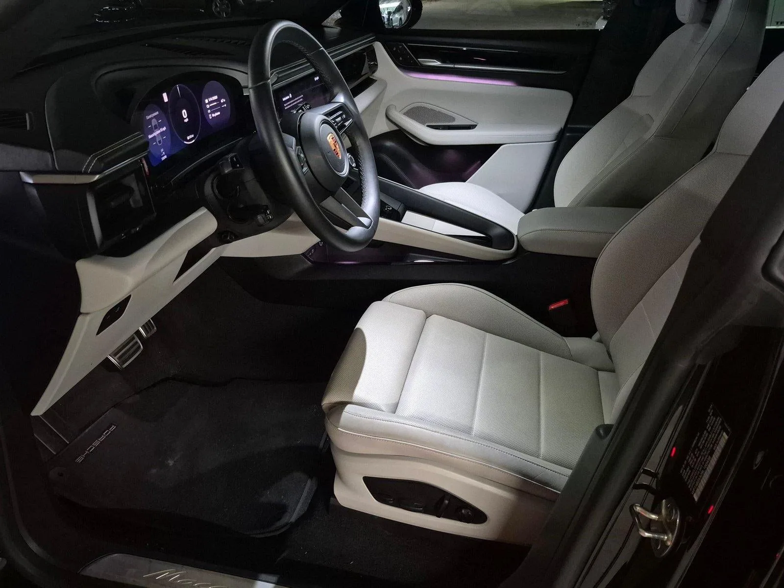 2025 Porsche Macan Electric 4S photo 12