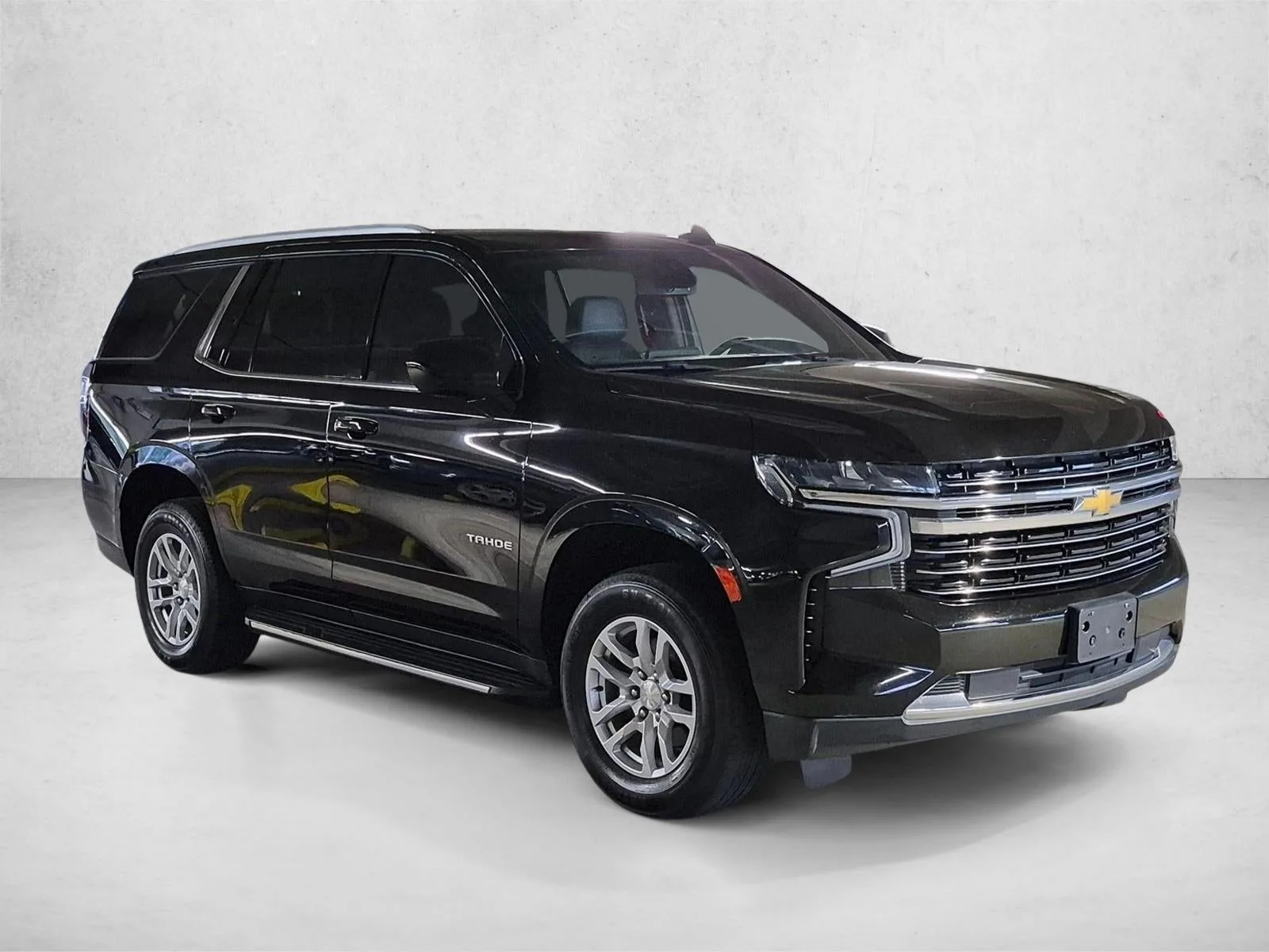 2021 Chevrolet Tahoe LT photo 3
