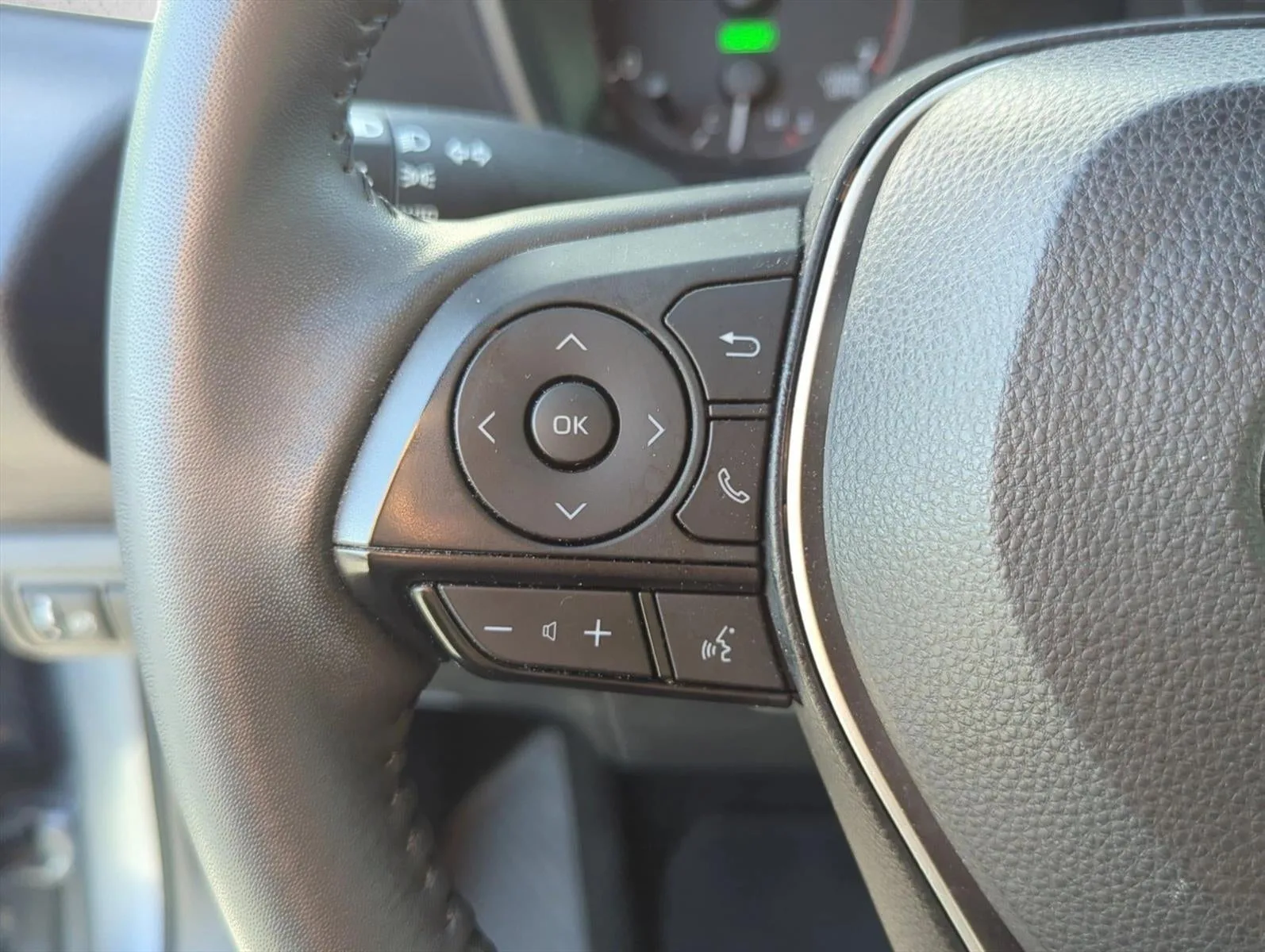 2024 Toyota Corolla Hybrid SE FWD (Natl) photo 12