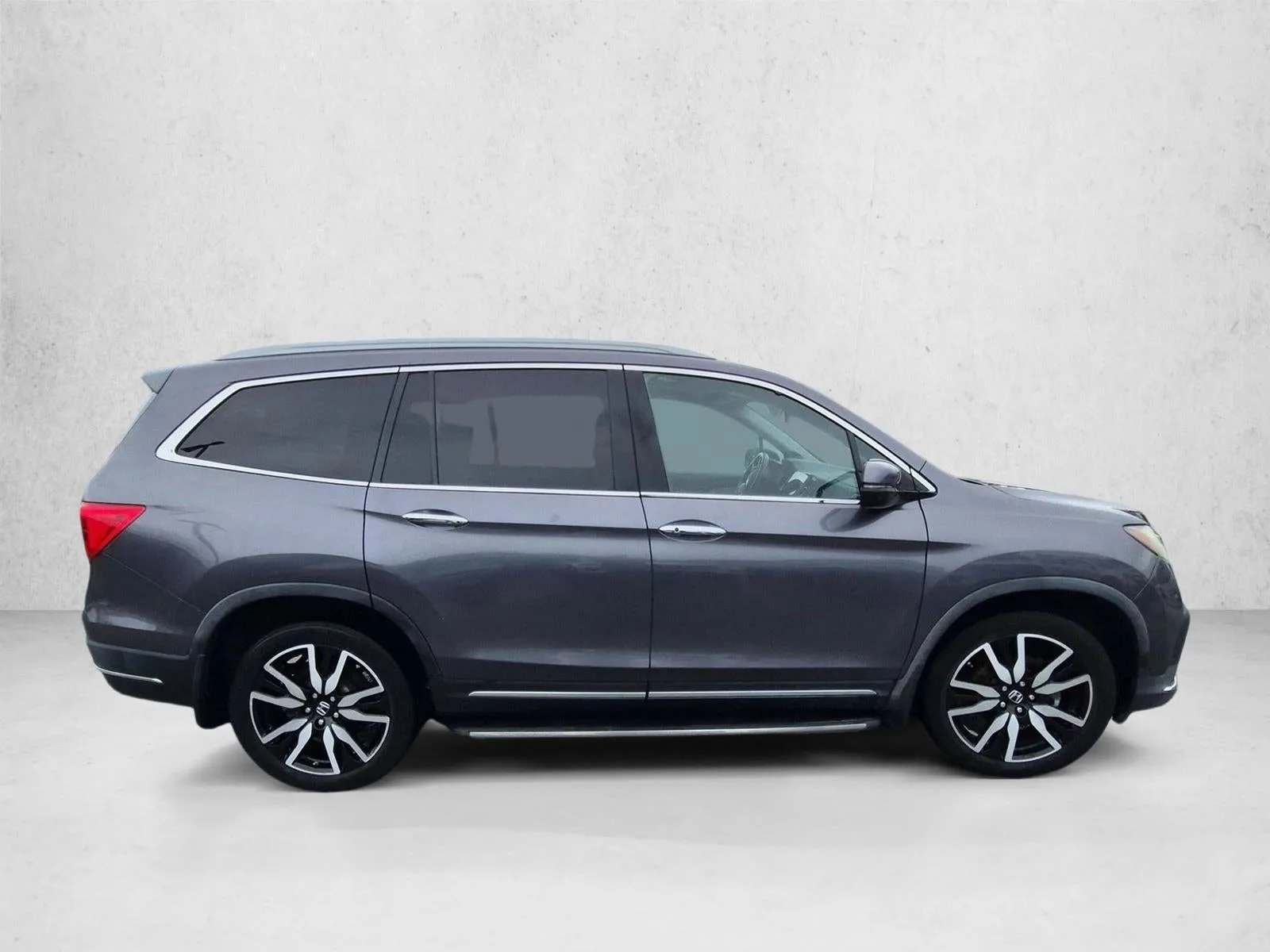 2019 Honda Pilot Touring 7-Passenger AWD photo 4