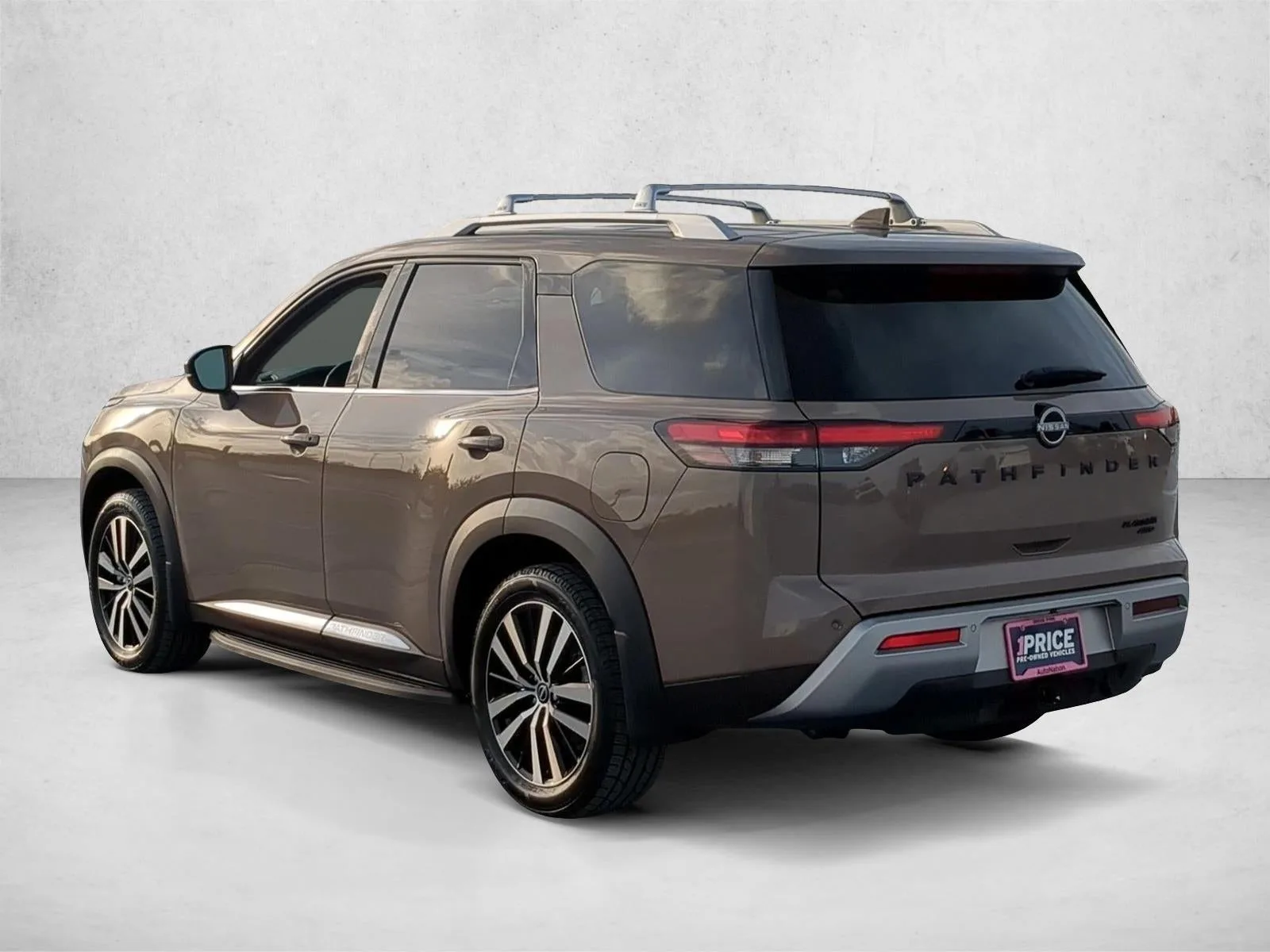 2023 Nissan Pathfinder Platinum 4WD photo 8