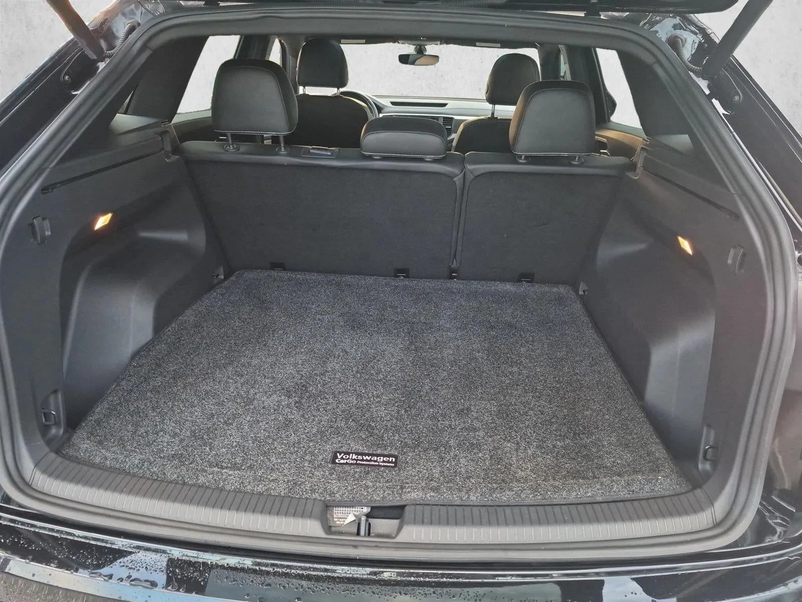 2021 Volkswagen Atlas Cross Sport 3.6L V6 SE w/Technology R-Line FWD photo 6