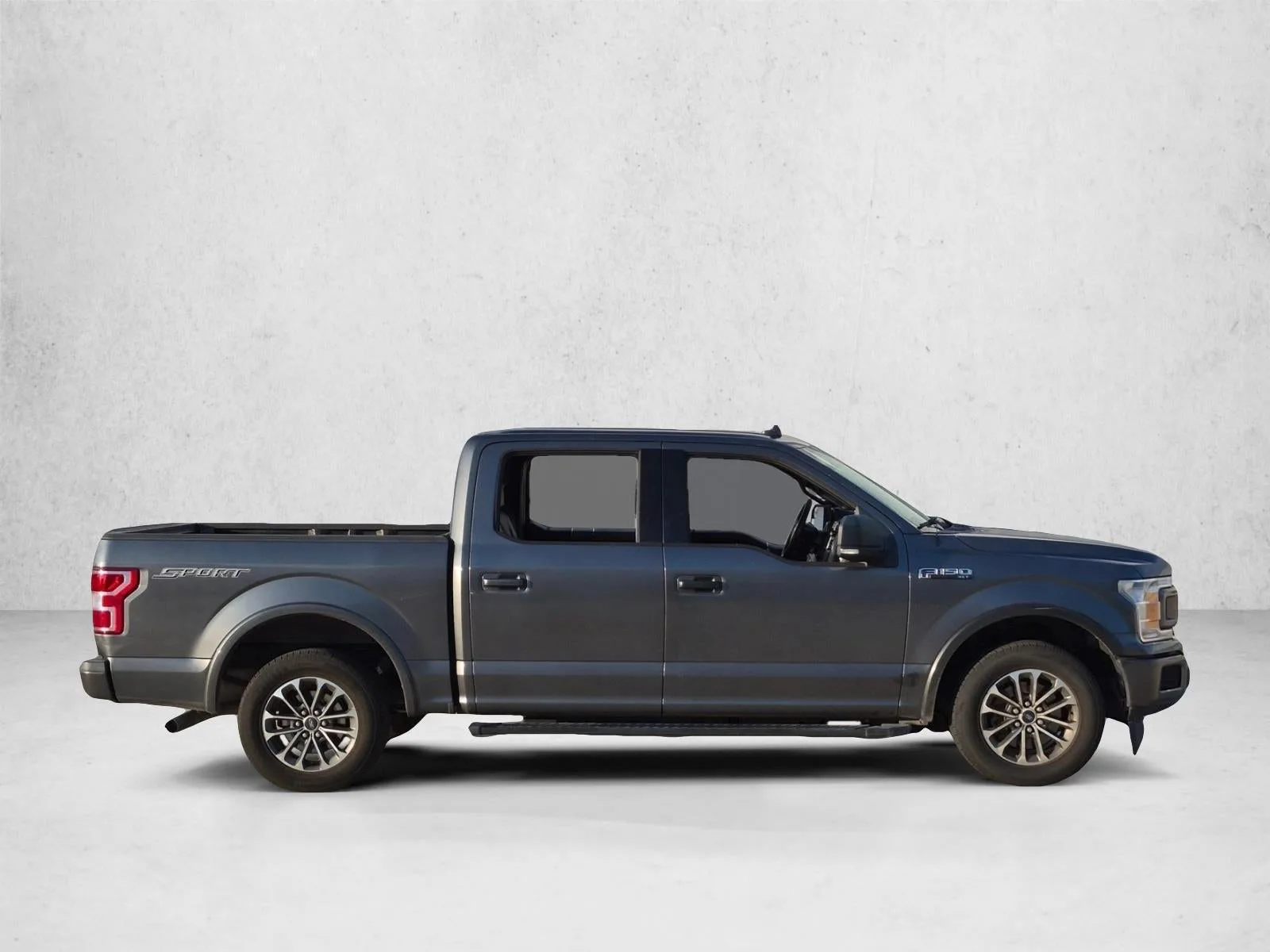 2018 Ford F-150 XLT 2WD SuperCrew 5.5' Box photo 4