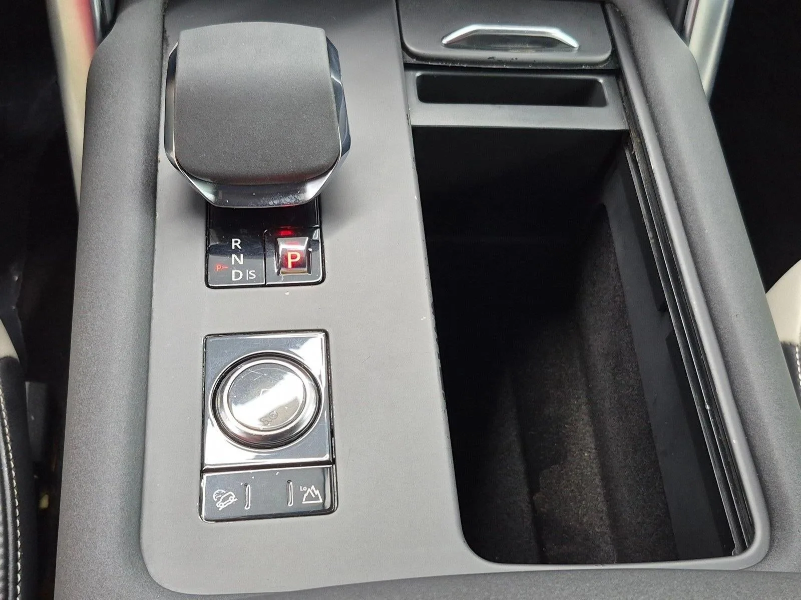 2022 Land Rover Discovery HSE R-Dynamic photo 12