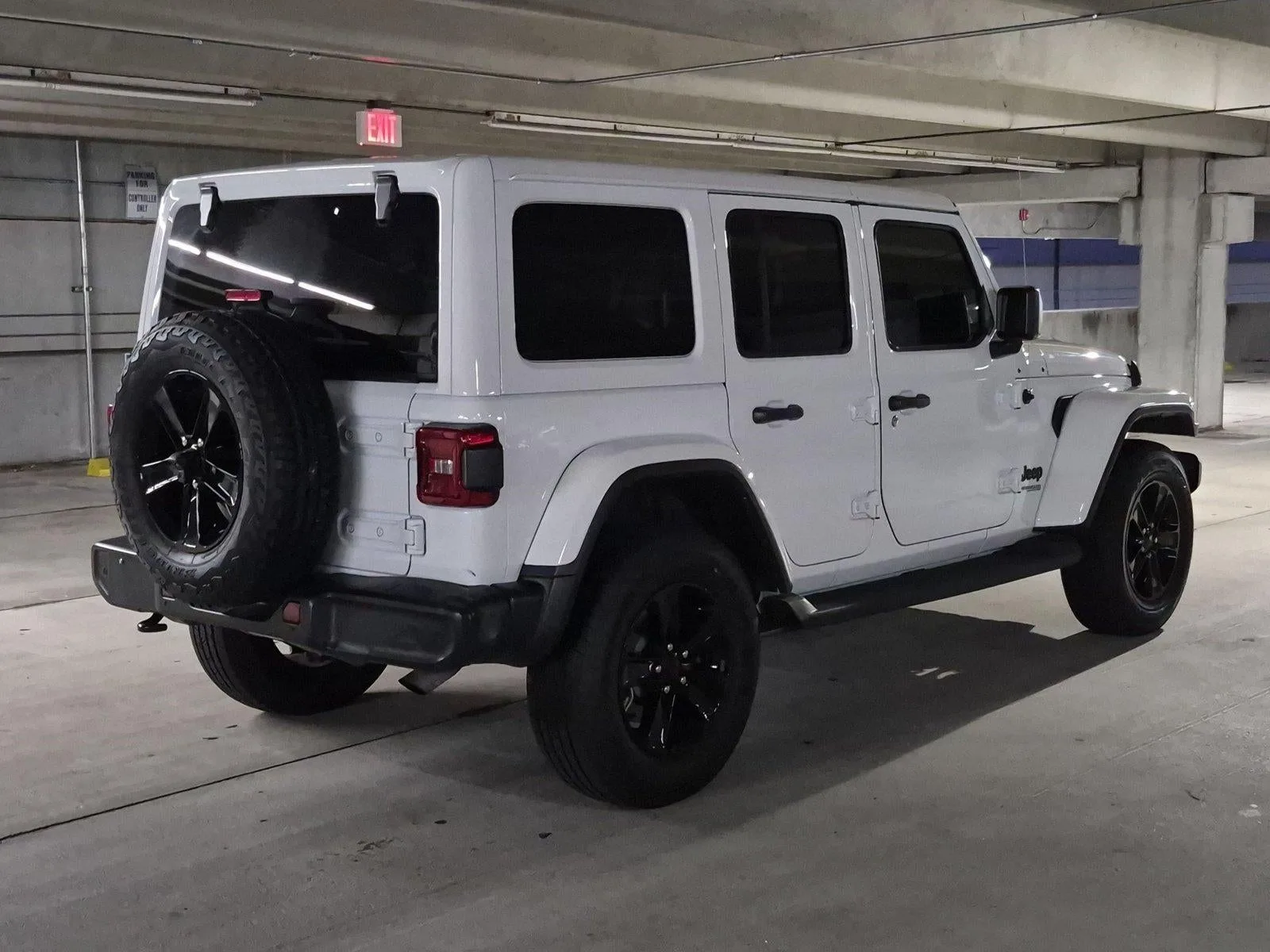 2022 Jeep Wrangler Unlimited Sahara Altitude 4x4 photo 5